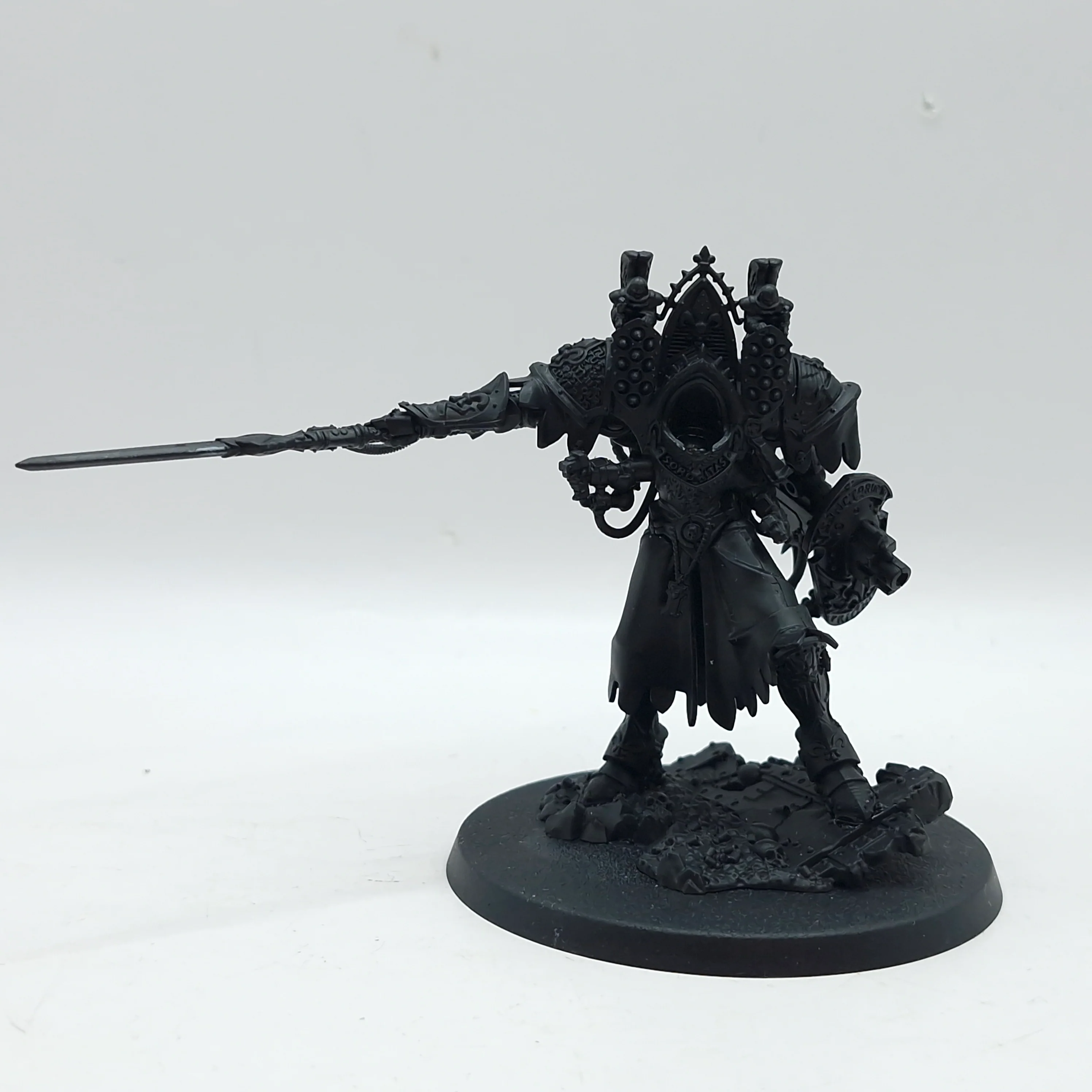 Warhammer 40k: Adepta Sororitas Morvenn Vahl - No Head (AT215)
