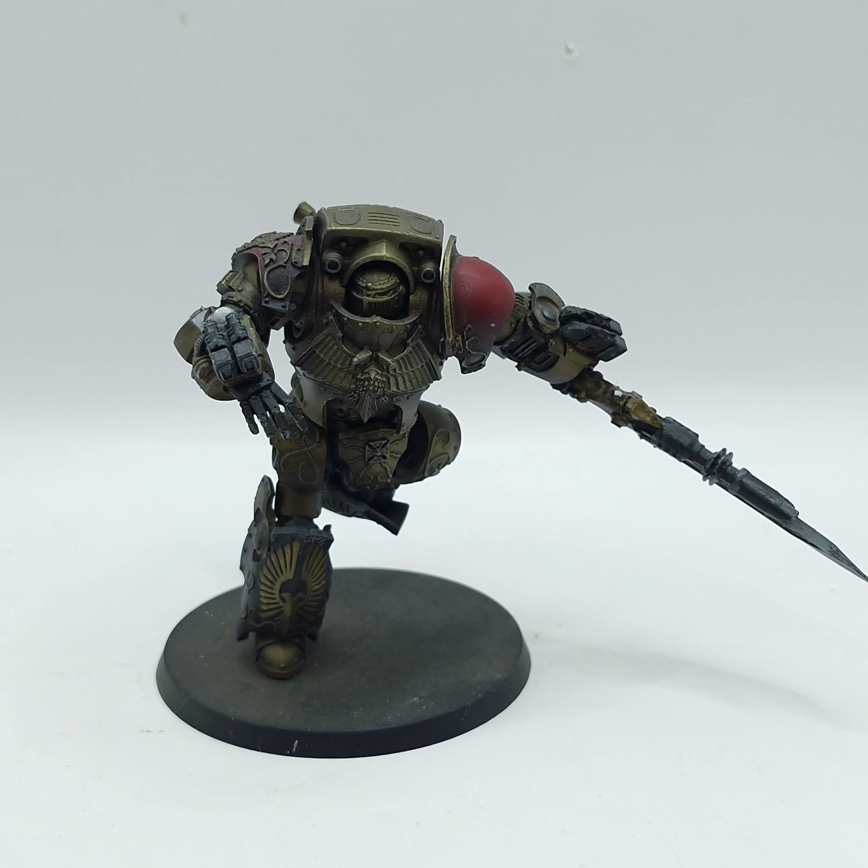 Warhammer 40k: Adeptus Custodes Forge World Achillus Dreadnought - Part Painted (AZ202)