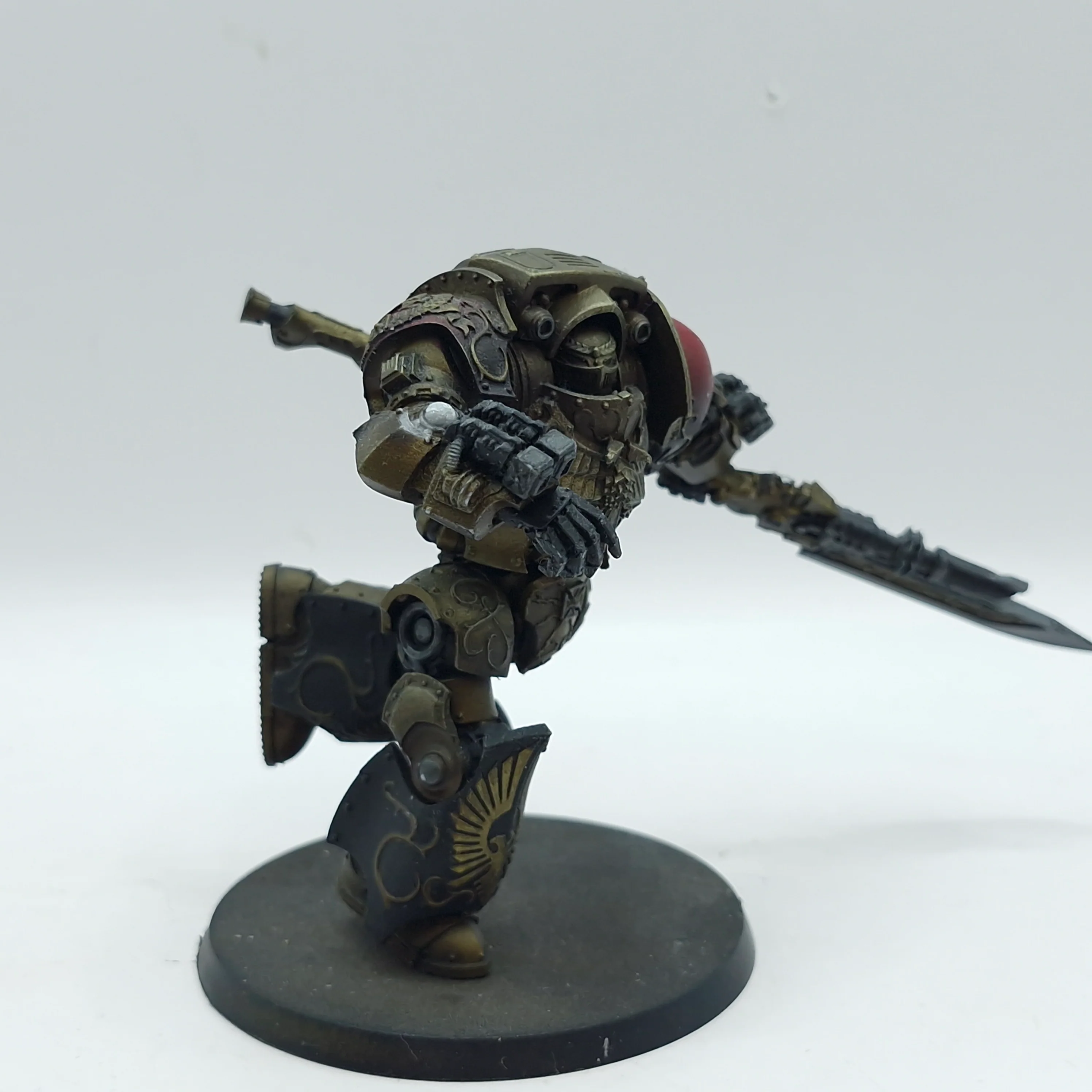 Warhammer 40k: Adeptus Custodes Forge World Achillus Dreadnought - Part Painted (AZ202) - Image 6