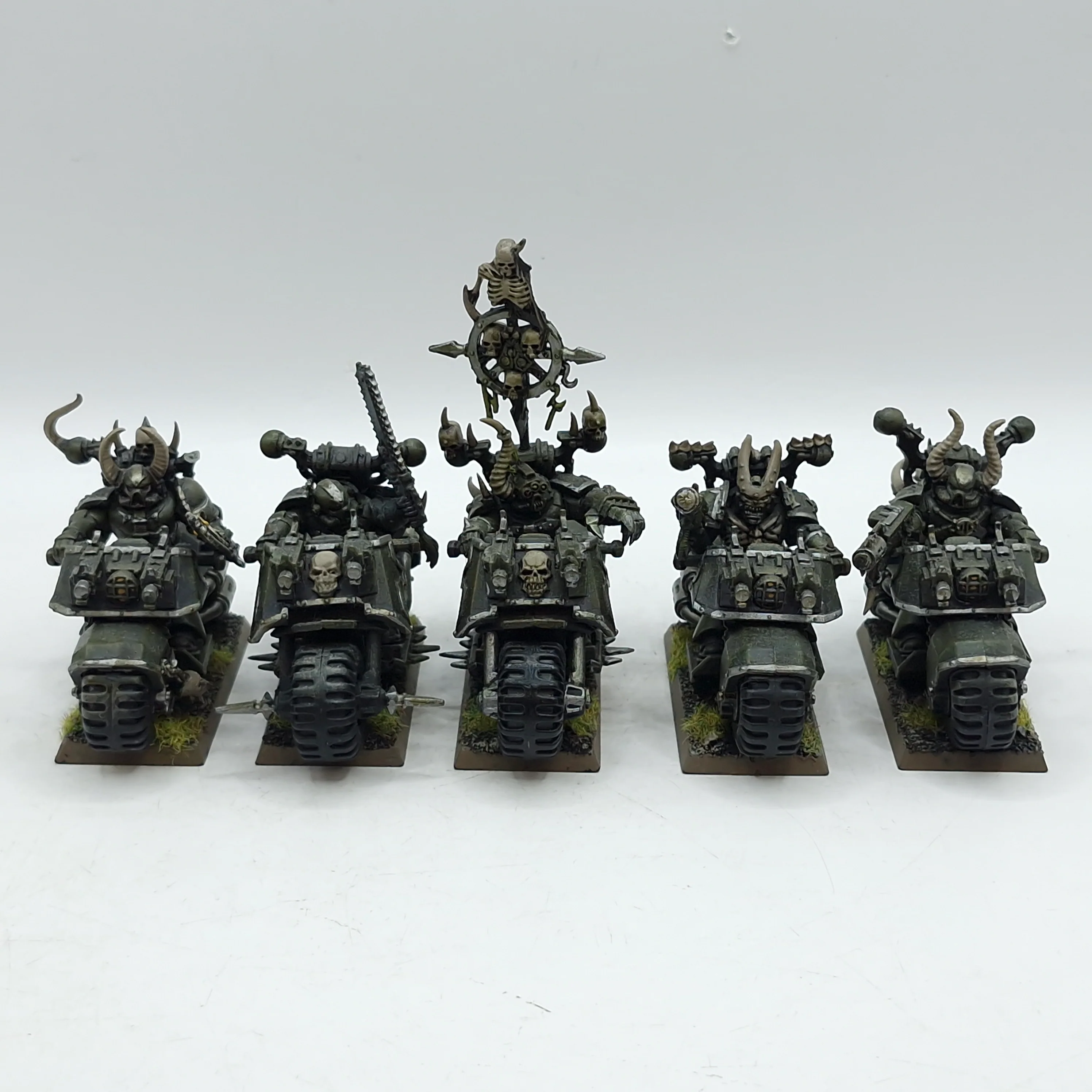 Warhammer 40k: Chaos Space Marines Chaos Bikes - Well Painted (AE130)
