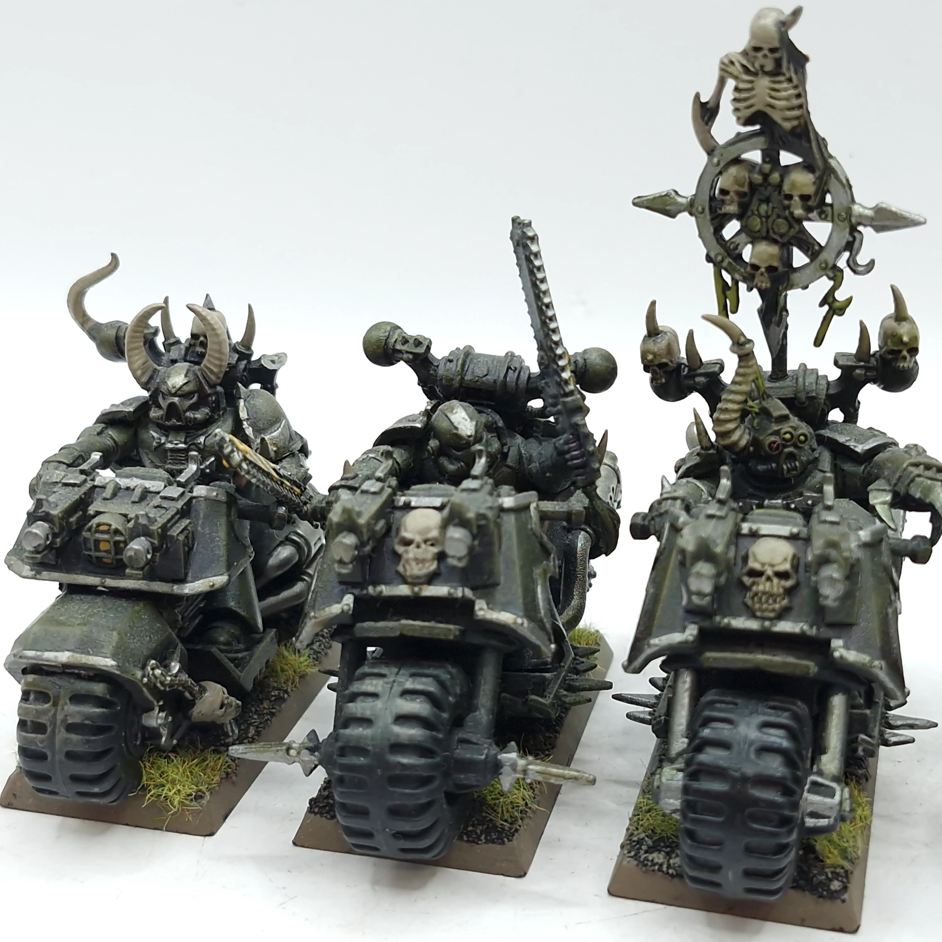Warhammer 40k: Chaos Space Marines Chaos Bikes - Well Painted (AE130) - Image 3
