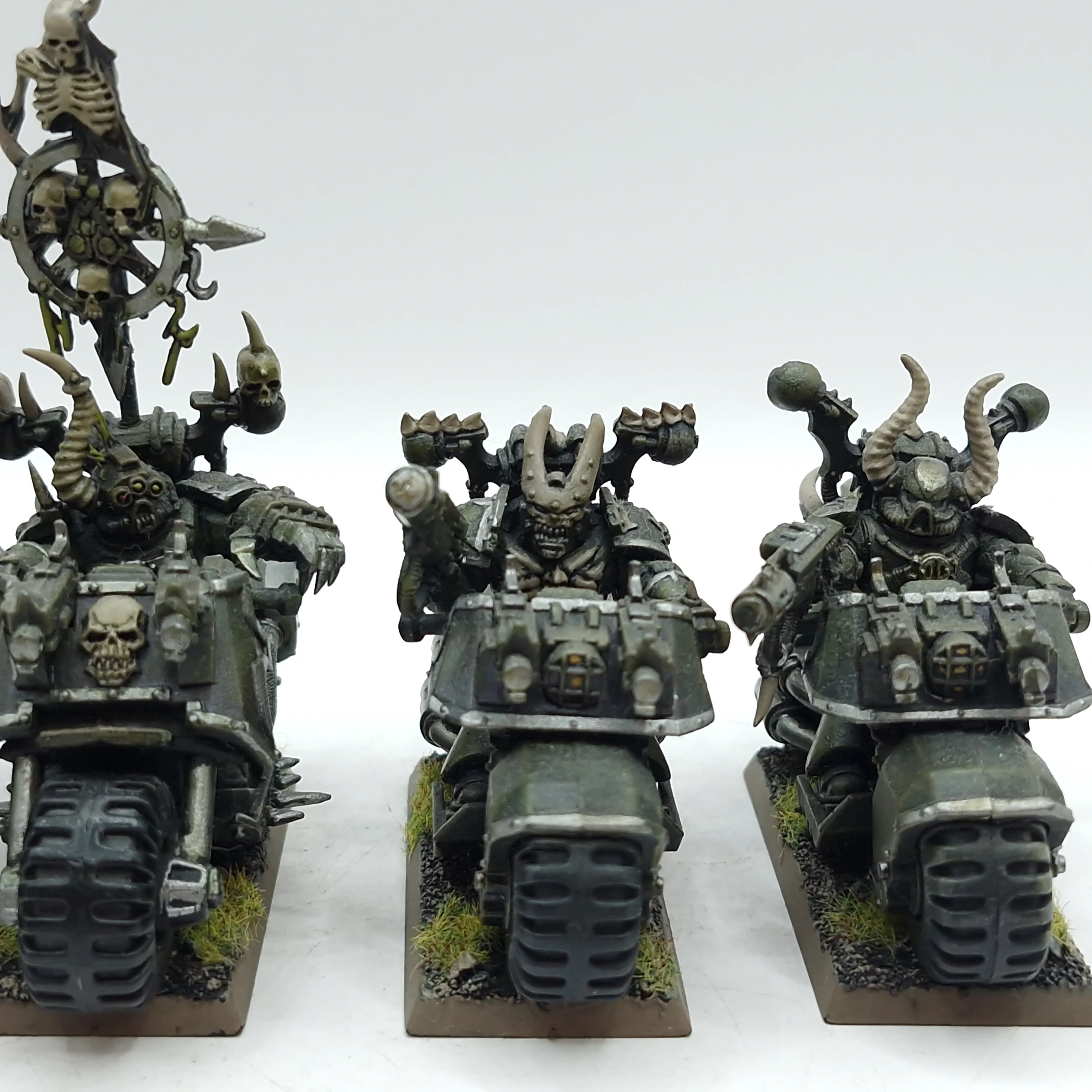 Warhammer 40k: Chaos Space Marines Chaos Bikes - Well Painted (AE130) - Image 5