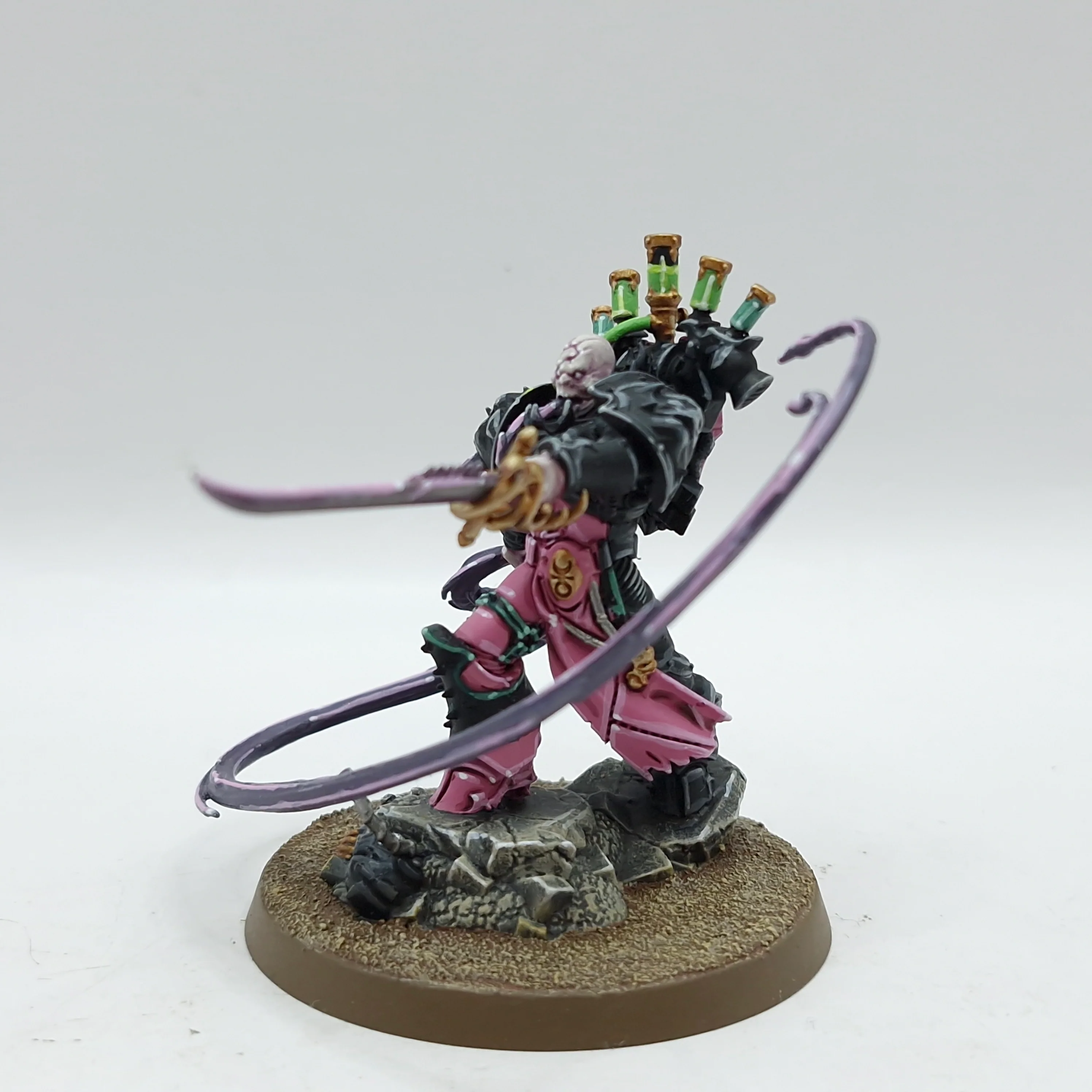 Warhammer 40k: Emperor's Children Lucius the Eternal - Pro Painted (AZ186) - Image 2