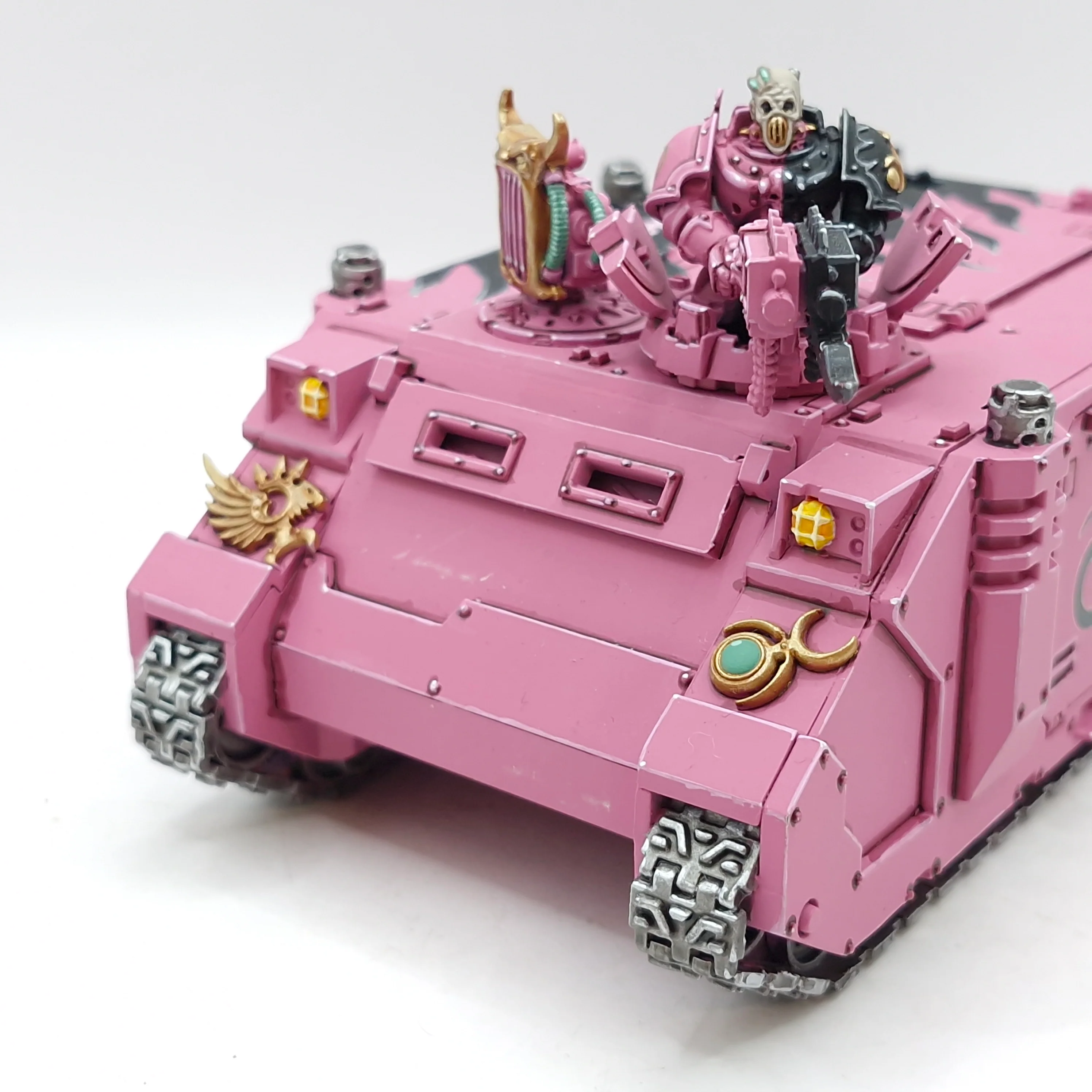 Warhammer 40k: Emperor's Children Rhino - Pro Painted (AD233) - Image 2