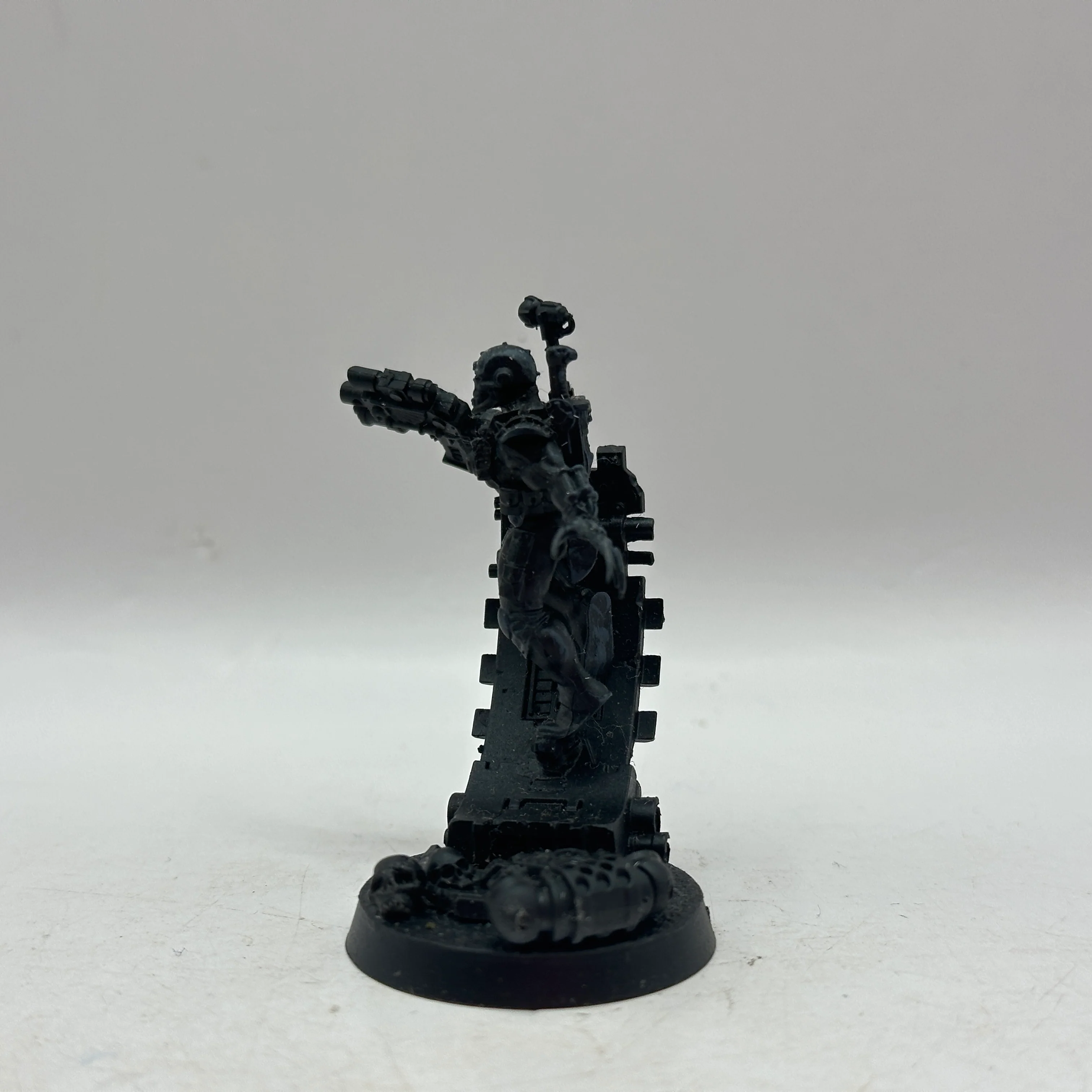 Warhammer 40k: Imperial Agents Eversor Assassin (AE134) - Image 2