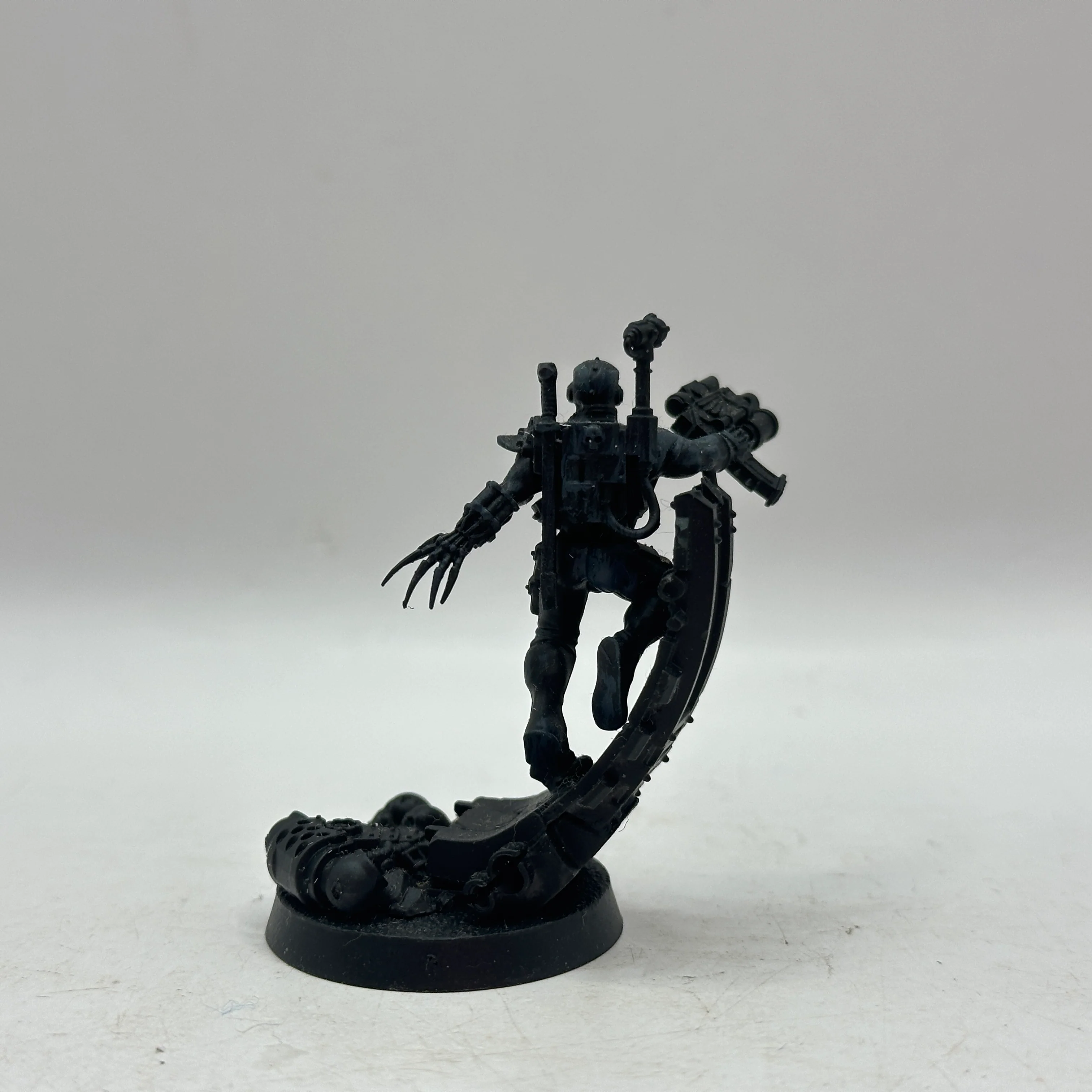 Warhammer 40k: Imperial Agents Eversor Assassin (AE134) - Image 3