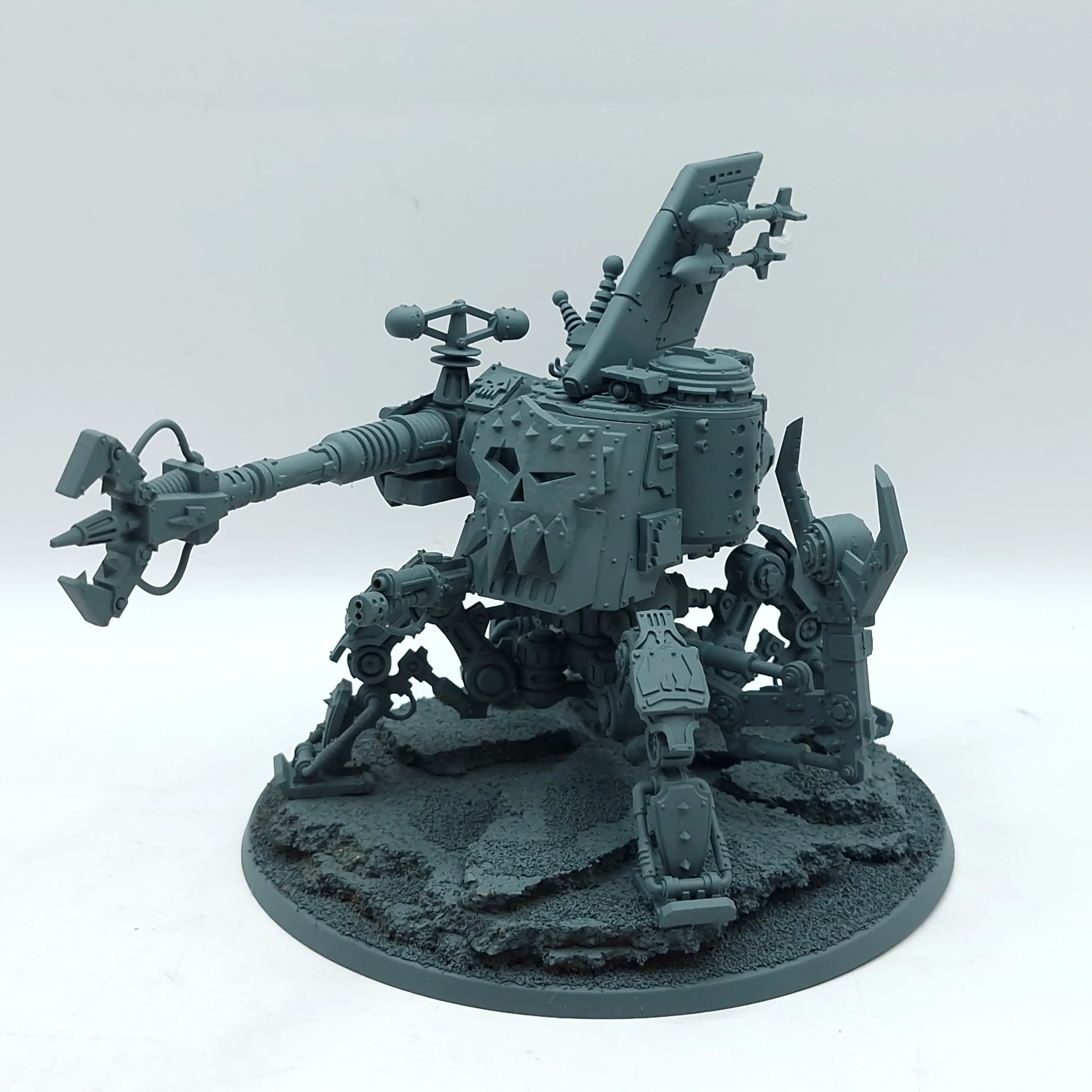 Warhammer 40k: Ork Converted Dunecrawler/Deff Dread (AX030)