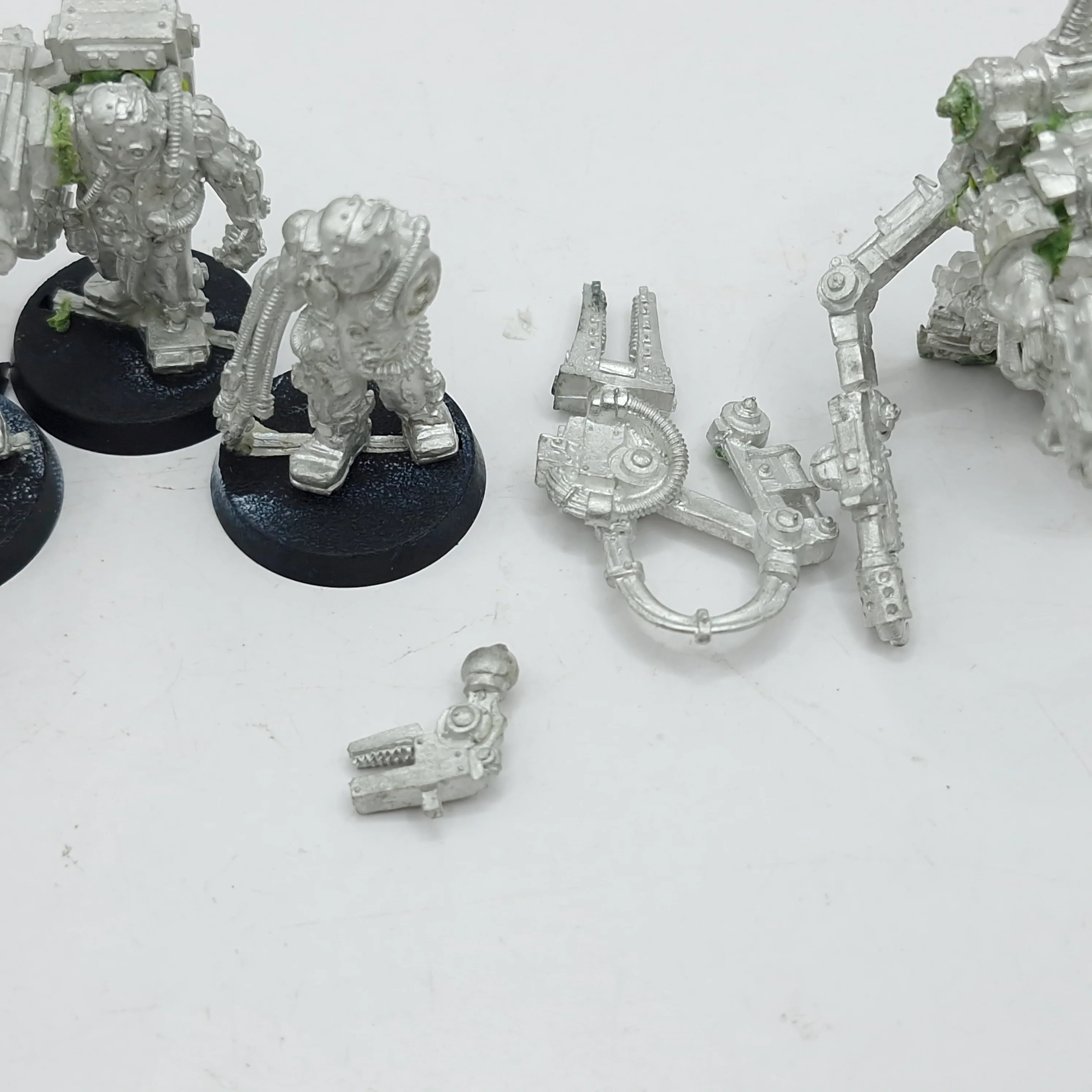 Warhammer 40k: Space Marine Metal Techmarine and Servitors (AA209) - Image 4