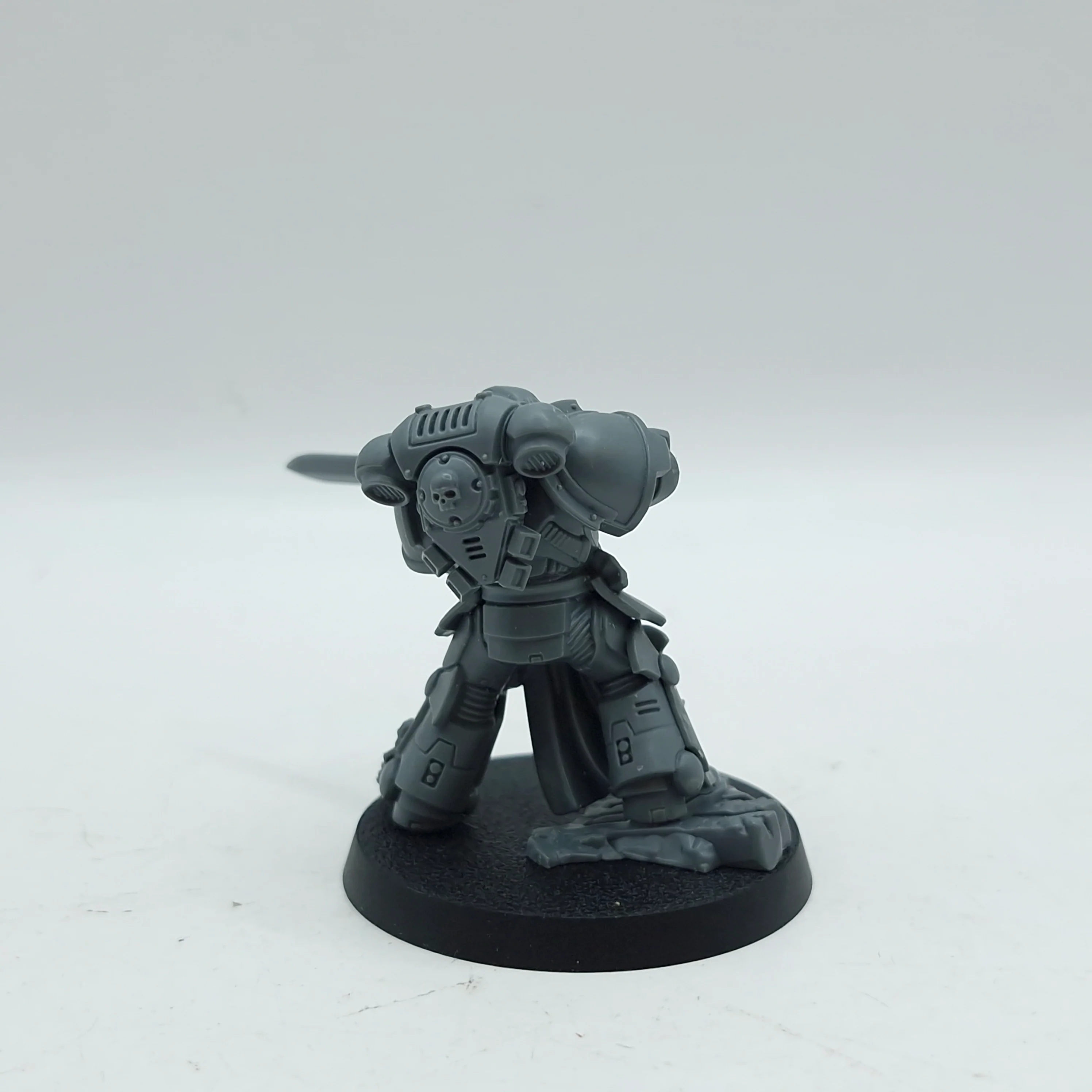 Warhammer 40k: Space Marines Commemorative Series Company Champion (AH021) - Image 3