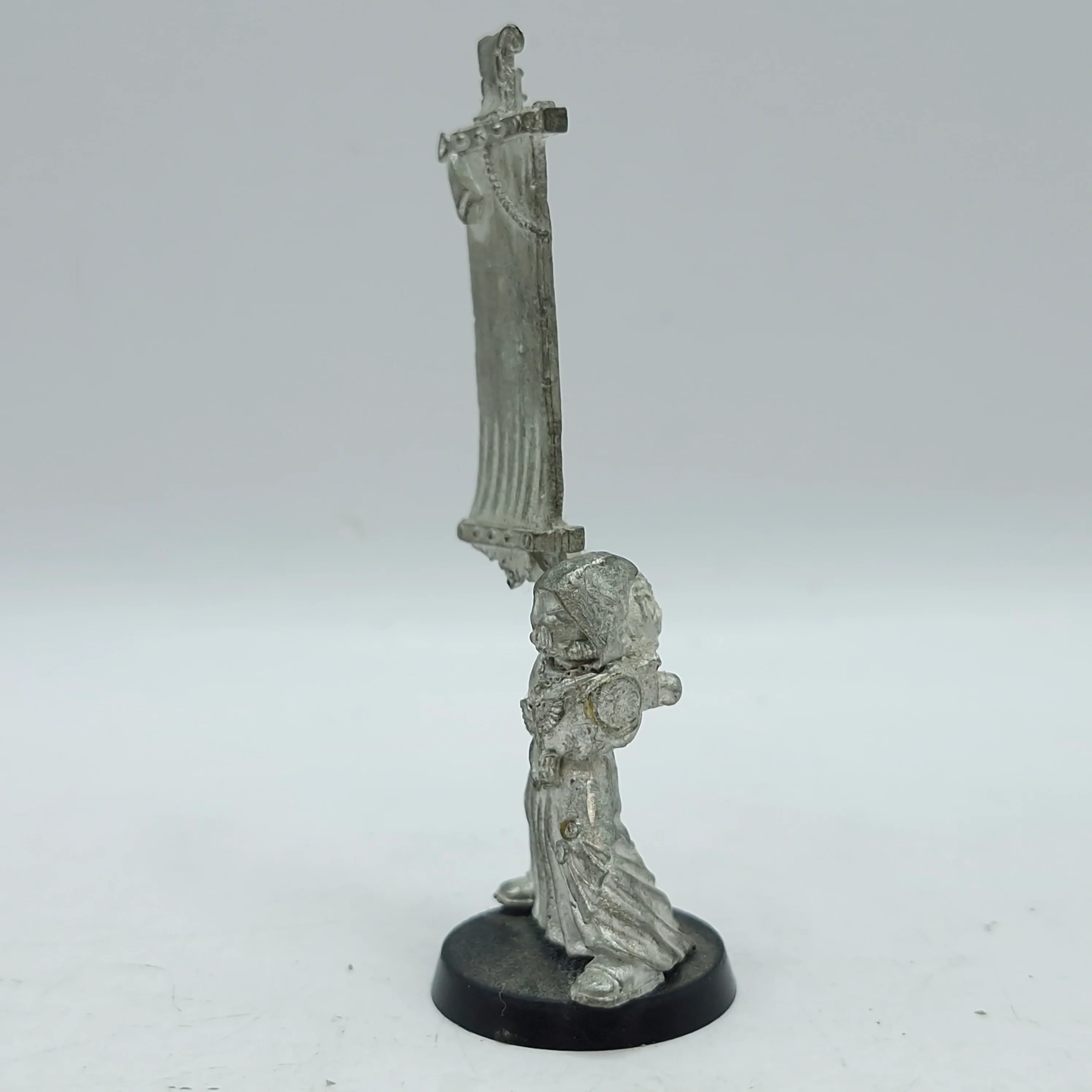 Warhammer 40k: Space Marines Dark Angels Metal Standard Bearer (AF131) - Image 2