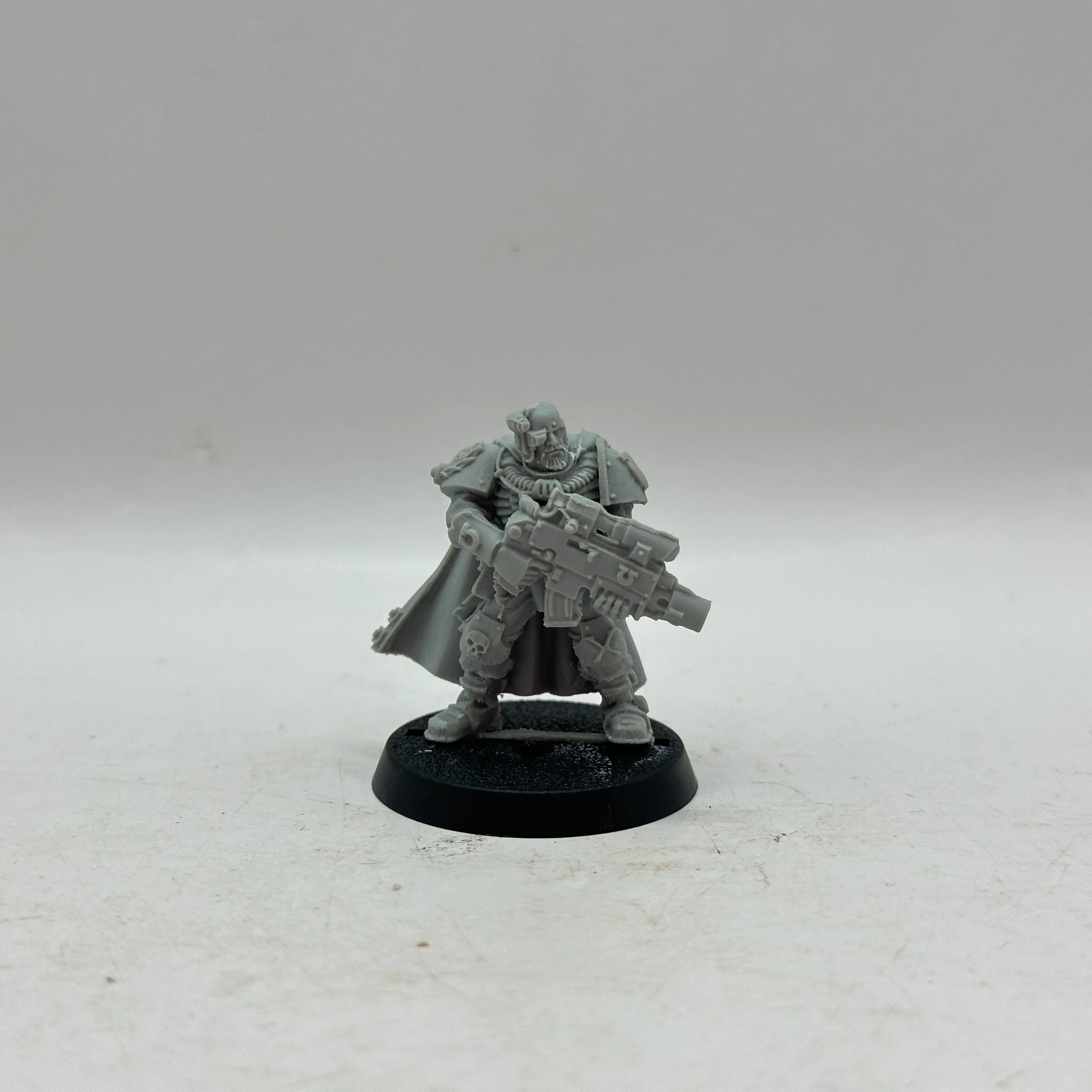 Warhammer 40k: Space Marines Ultramarines Sergeant Telion (AF011)
