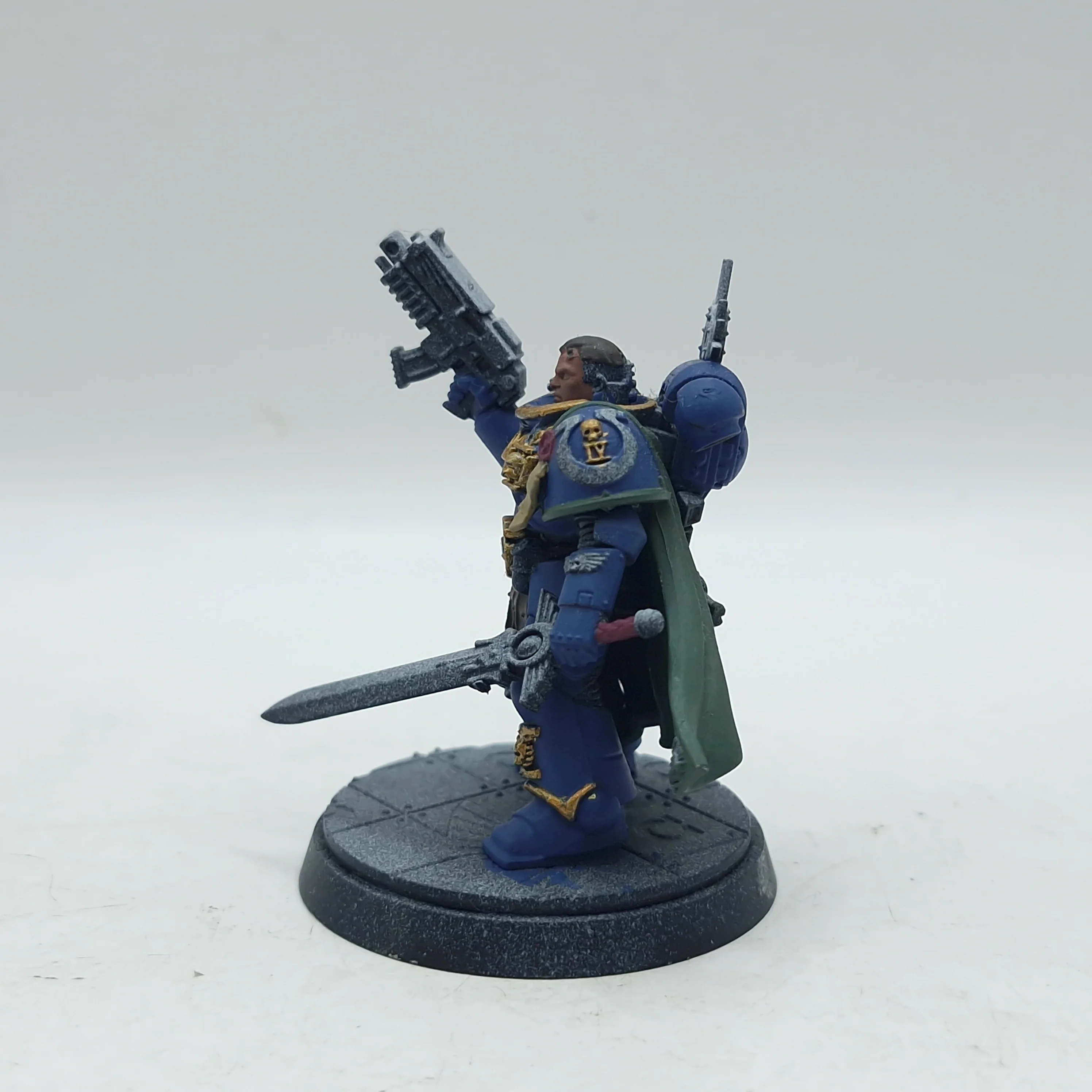 Warhammer 40k: Space Marines Ultramarines Uriel Ventris - Part Painted (AJ004) - Image 2