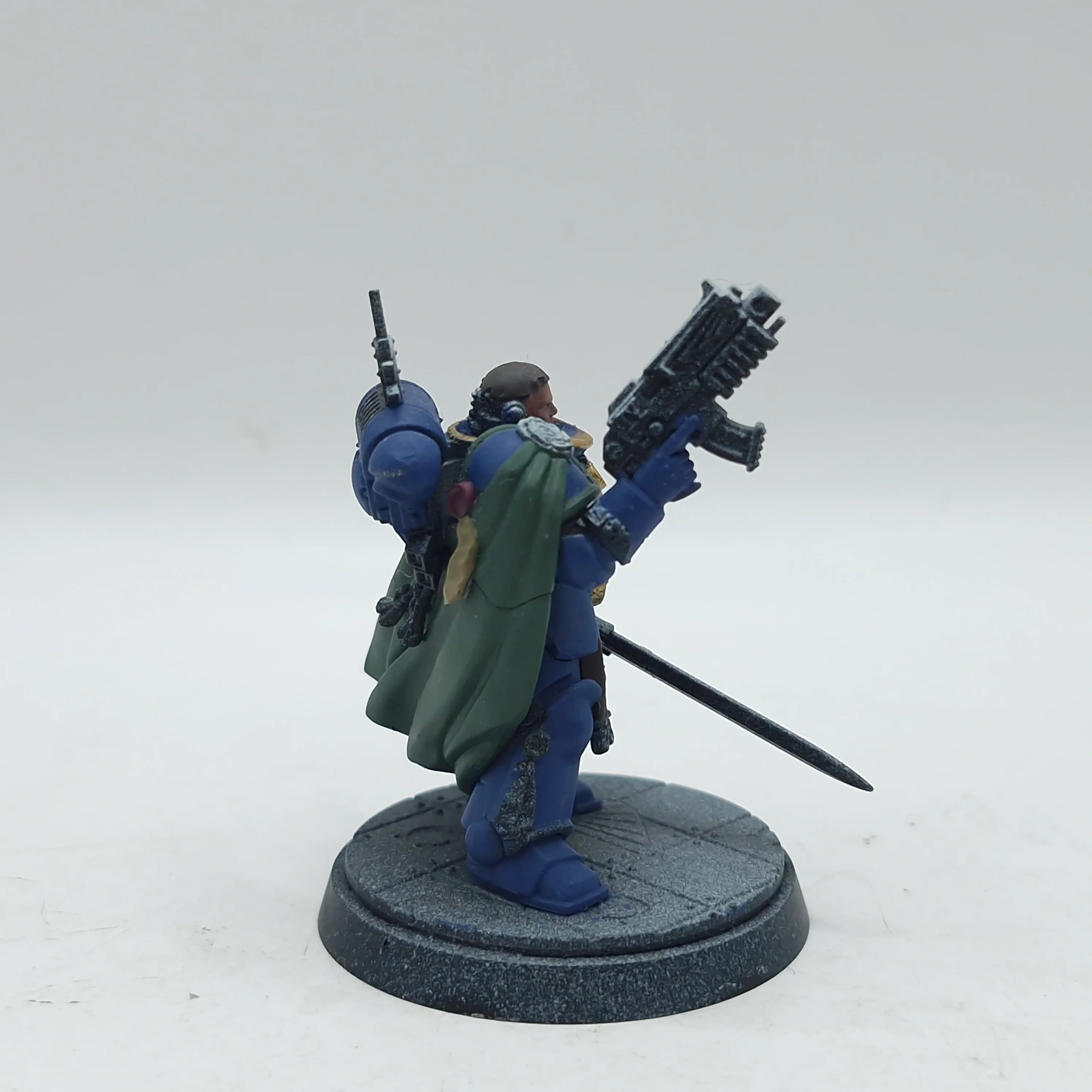 Warhammer 40k: Space Marines Ultramarines Uriel Ventris - Part Painted (AJ004) - Image 4