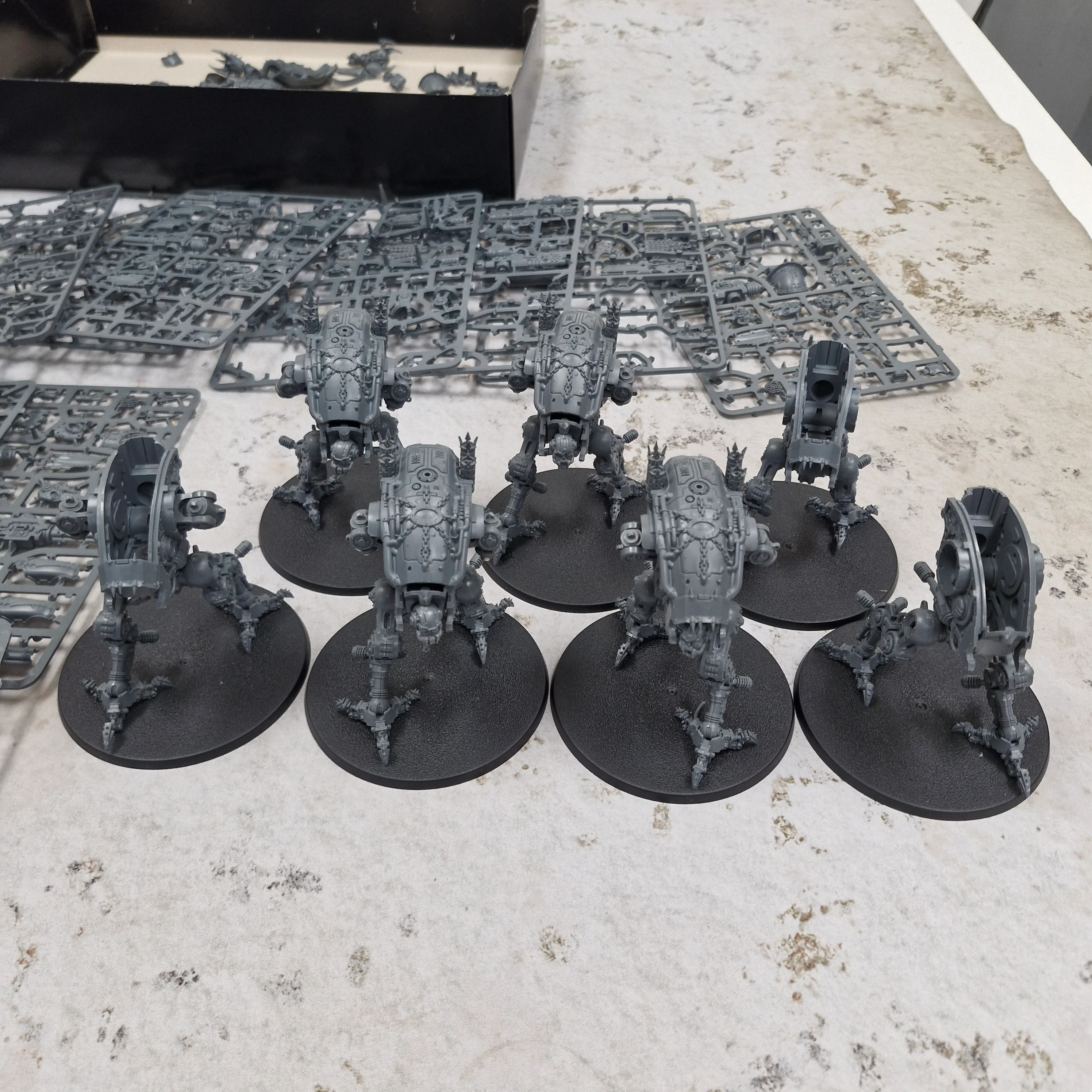 Warhammer 40k Chaos Knights Wardogs x7 Part Assembled BB200 - Image 2