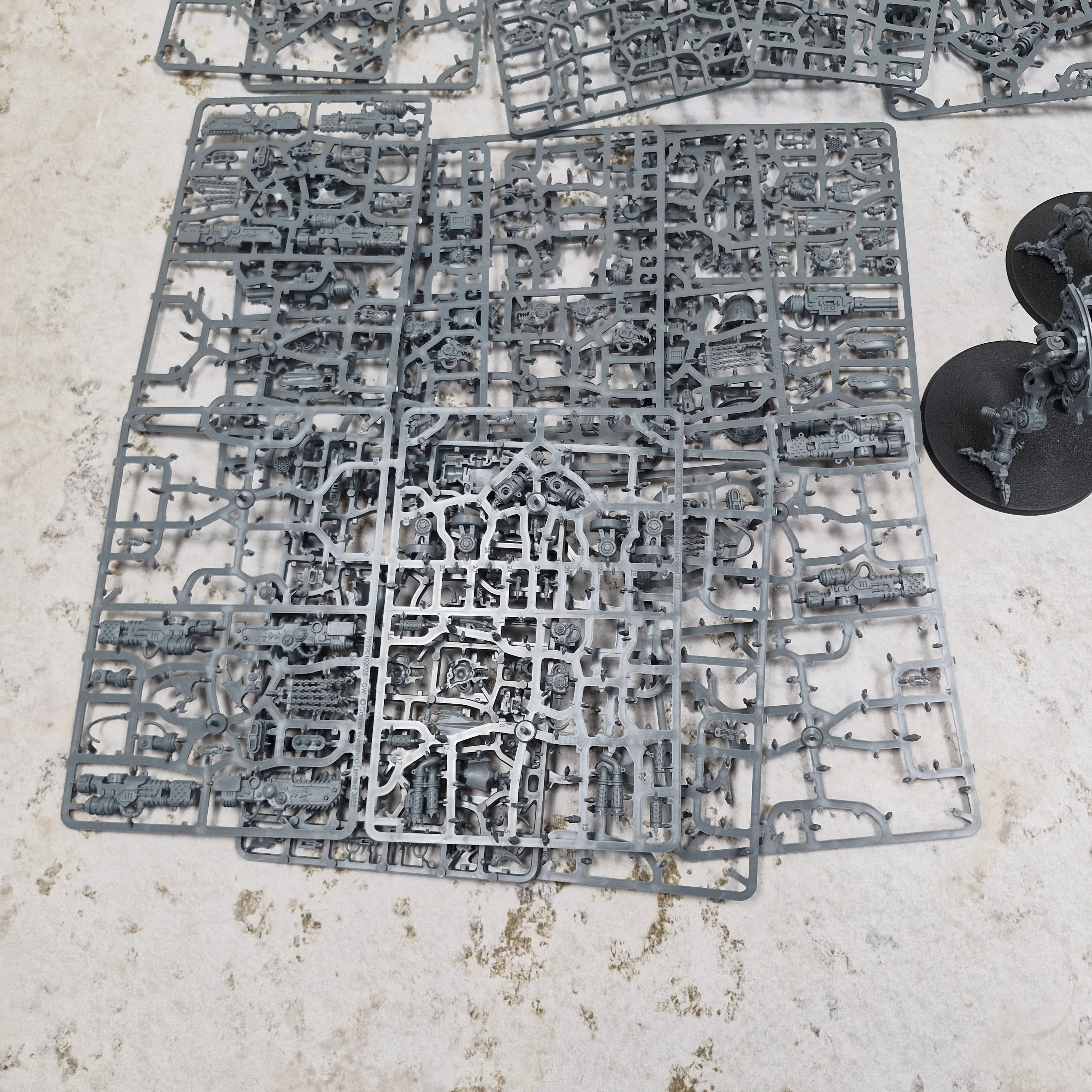 Warhammer 40k Chaos Knights Wardogs x7 Part Assembled BB200 - Image 3