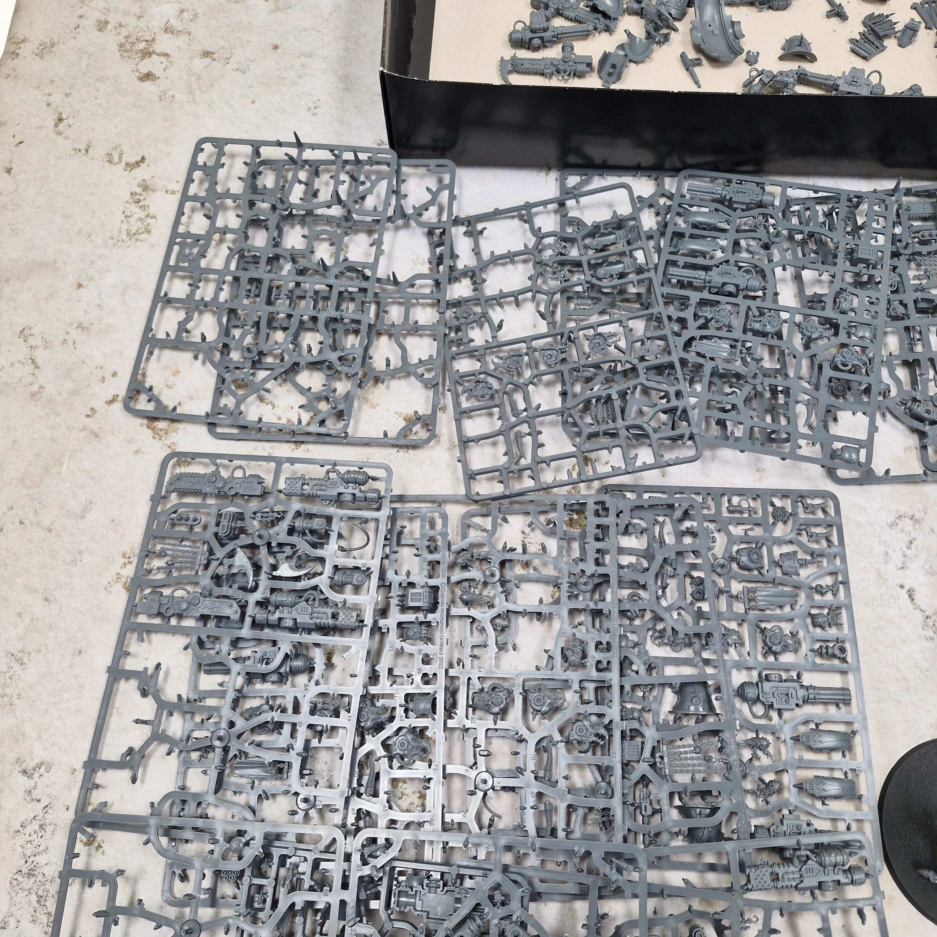 Warhammer 40k Chaos Knights Wardogs x7 Part Assembled BB200 - Image 4