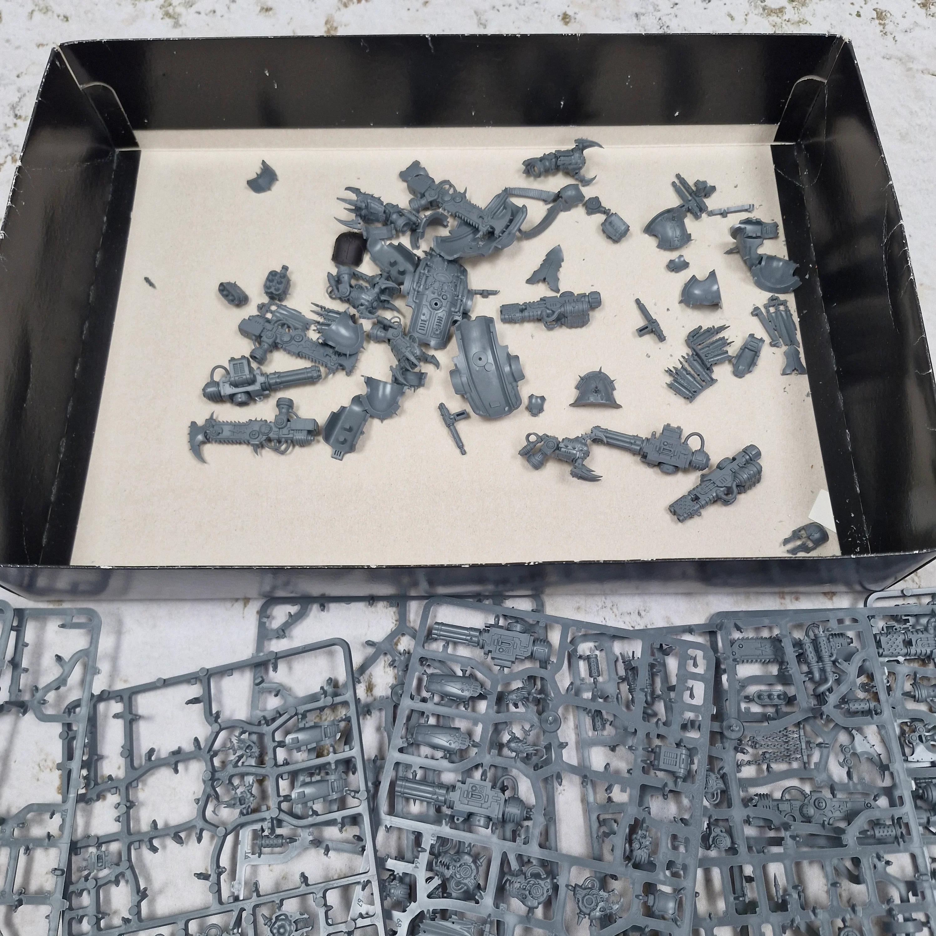 Warhammer 40k Chaos Knights Wardogs x7 Part Assembled BB200 - Image 6