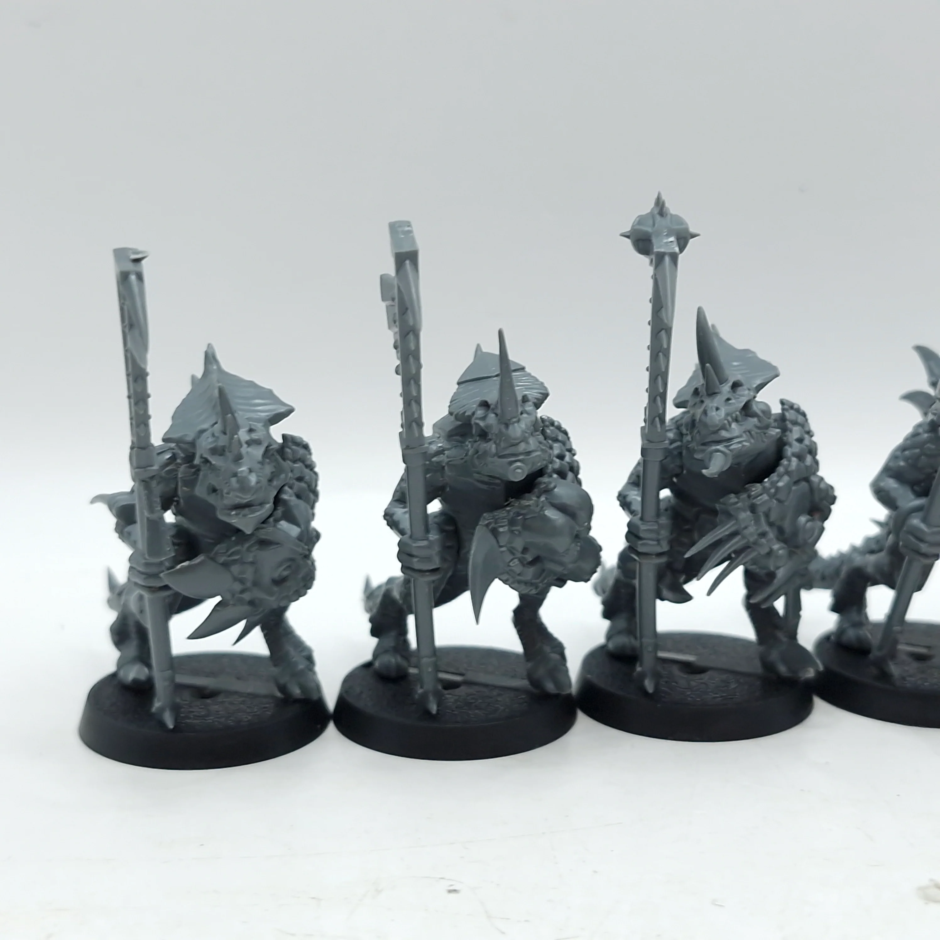 Warhammer Age of Sigmar: Seraphon Saurus Temple Guard OOP (BH190) - Image 6