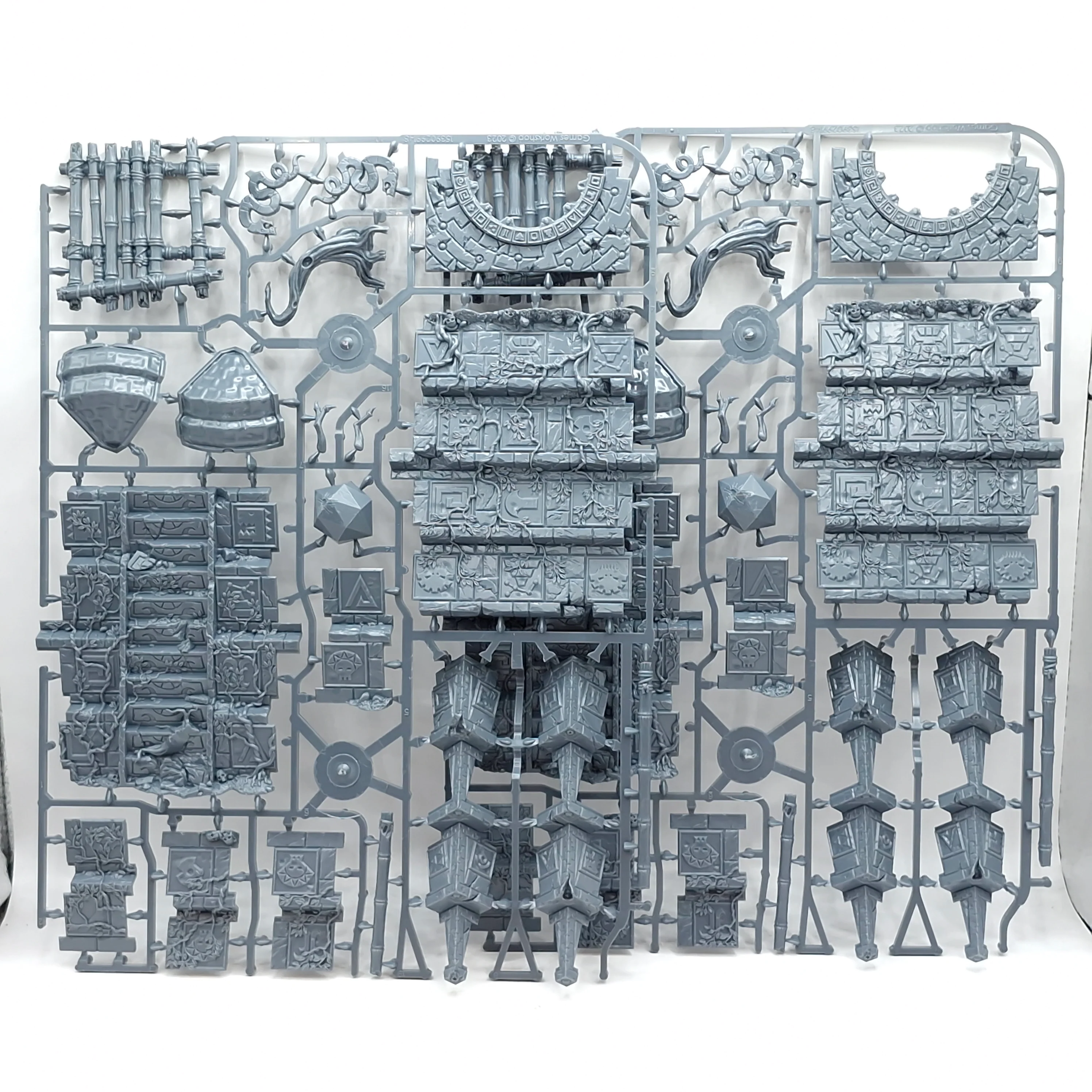 Warhammer Age of Sigmar: Warcry Ruined Realmshaper - Ravaged Land Terrain (SPRUE0071)