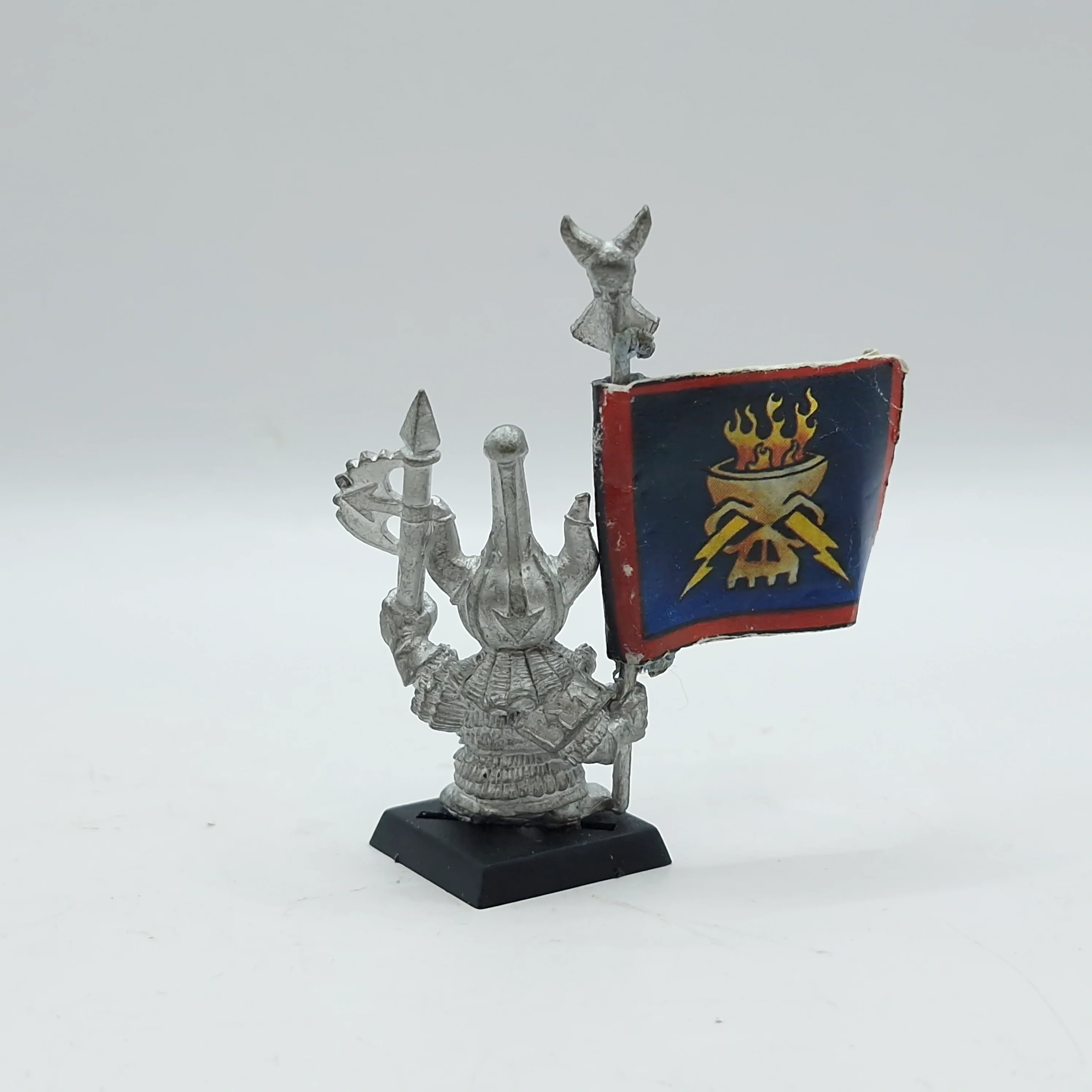 Warhammer Fantasy/The Old World: Chaos Dwarf Standard Bearer (AD205) - Image 3
