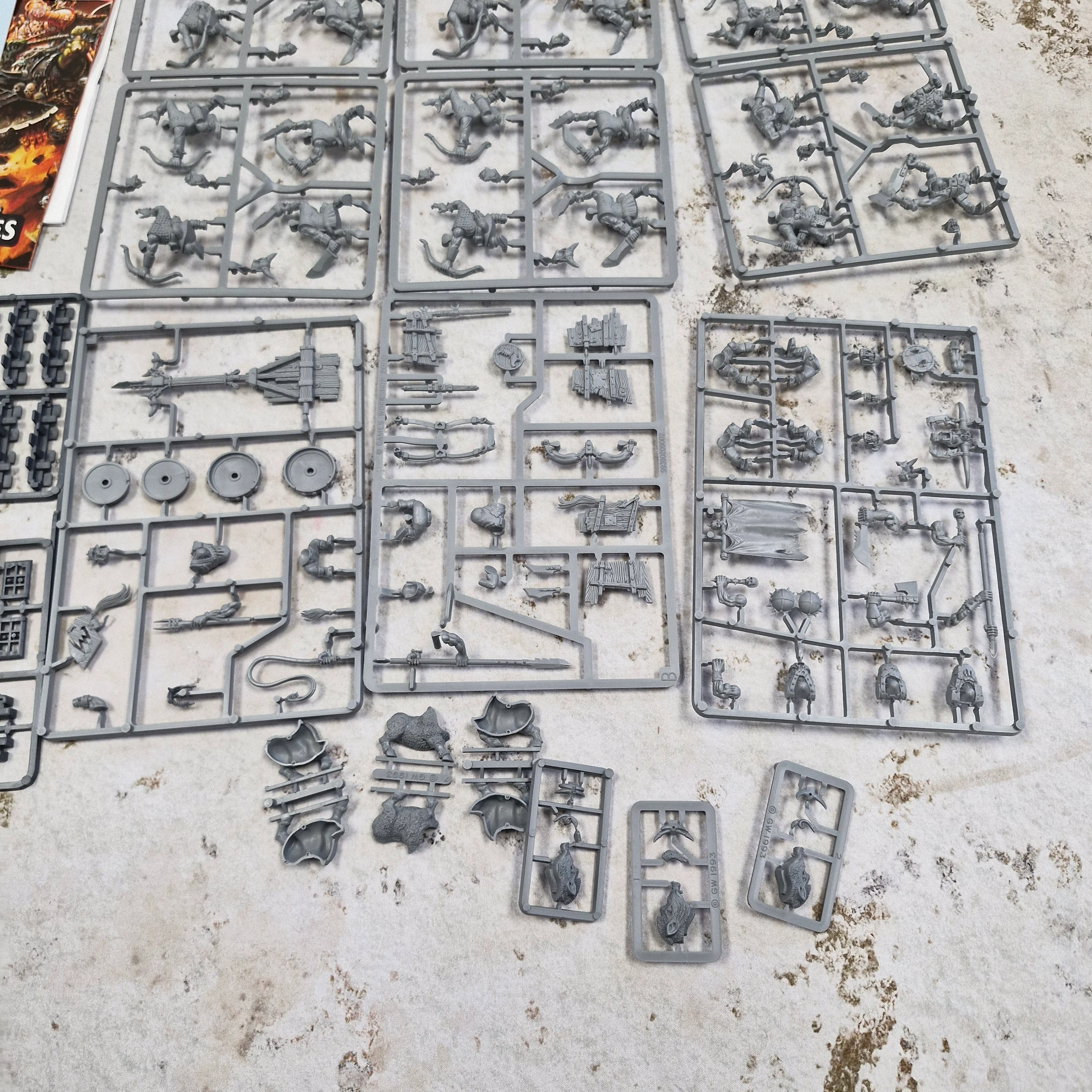 Warhammer Fantasy 6th Edition Starter Set - Orc half and Building AY212 - Image 2