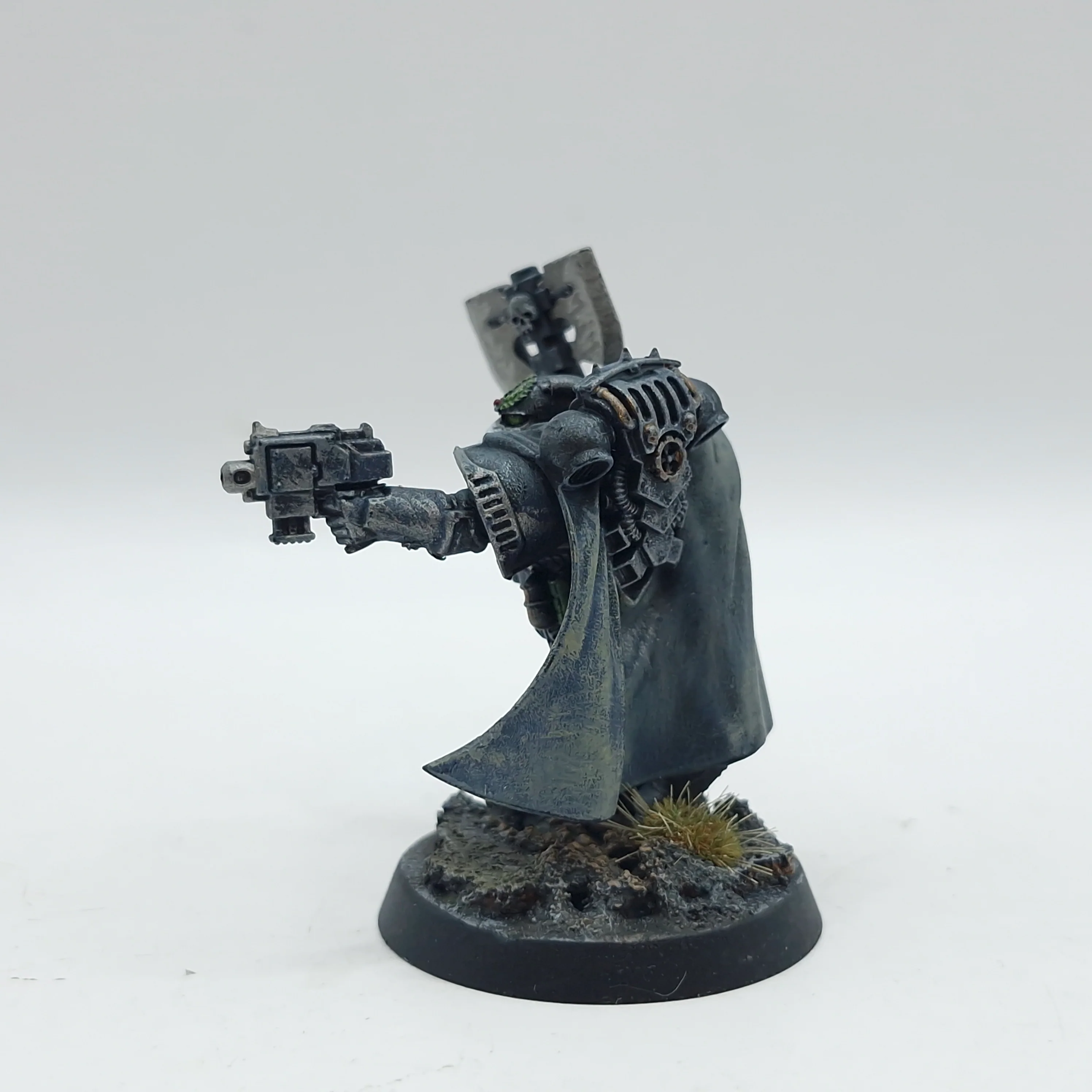 Warhammer Horus Heresy: Space Marine Raven Guard Chaplain/Praetor - Painted (AD211) - Image 2