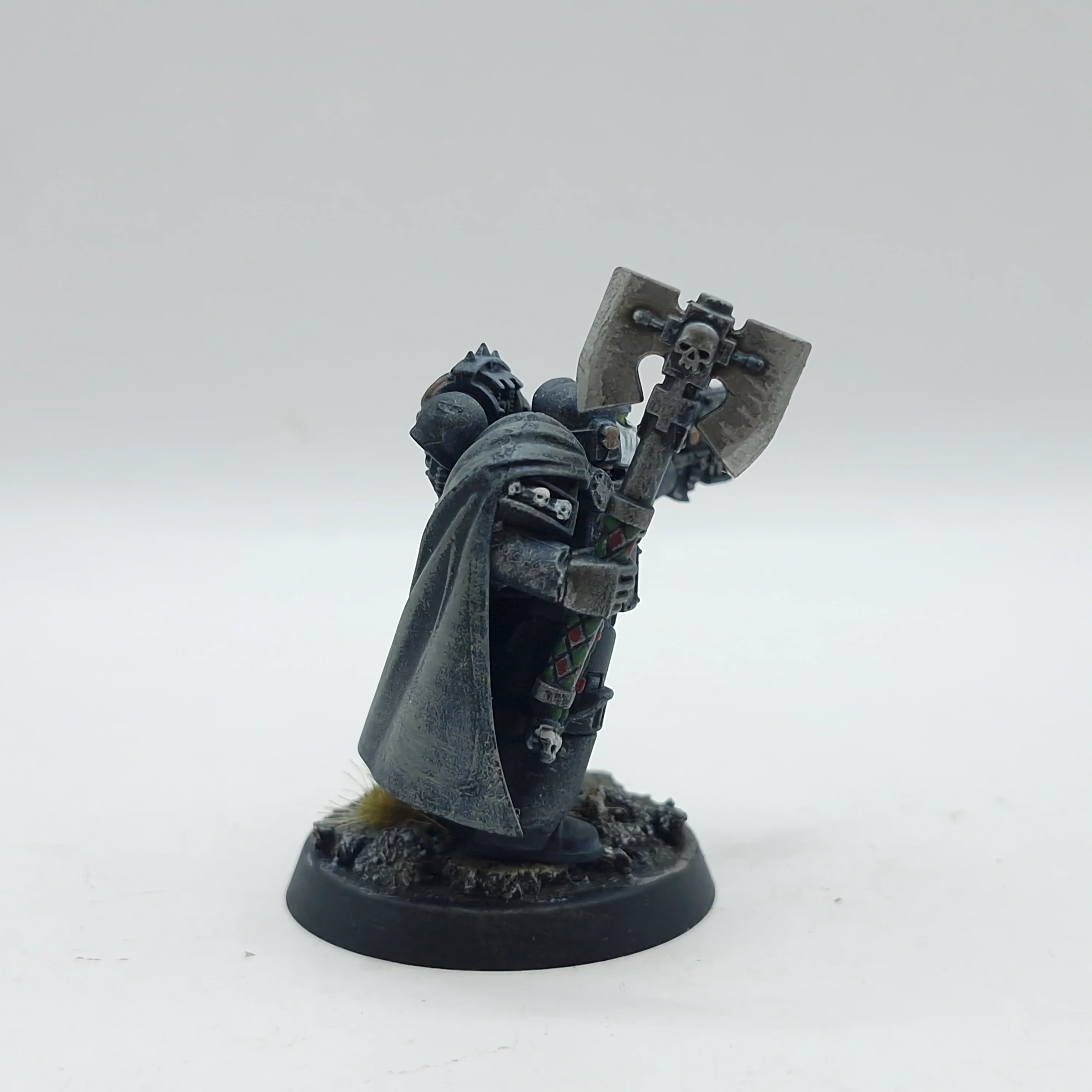 Warhammer Horus Heresy: Space Marine Raven Guard Chaplain/Praetor - Painted (AD211) - Image 4