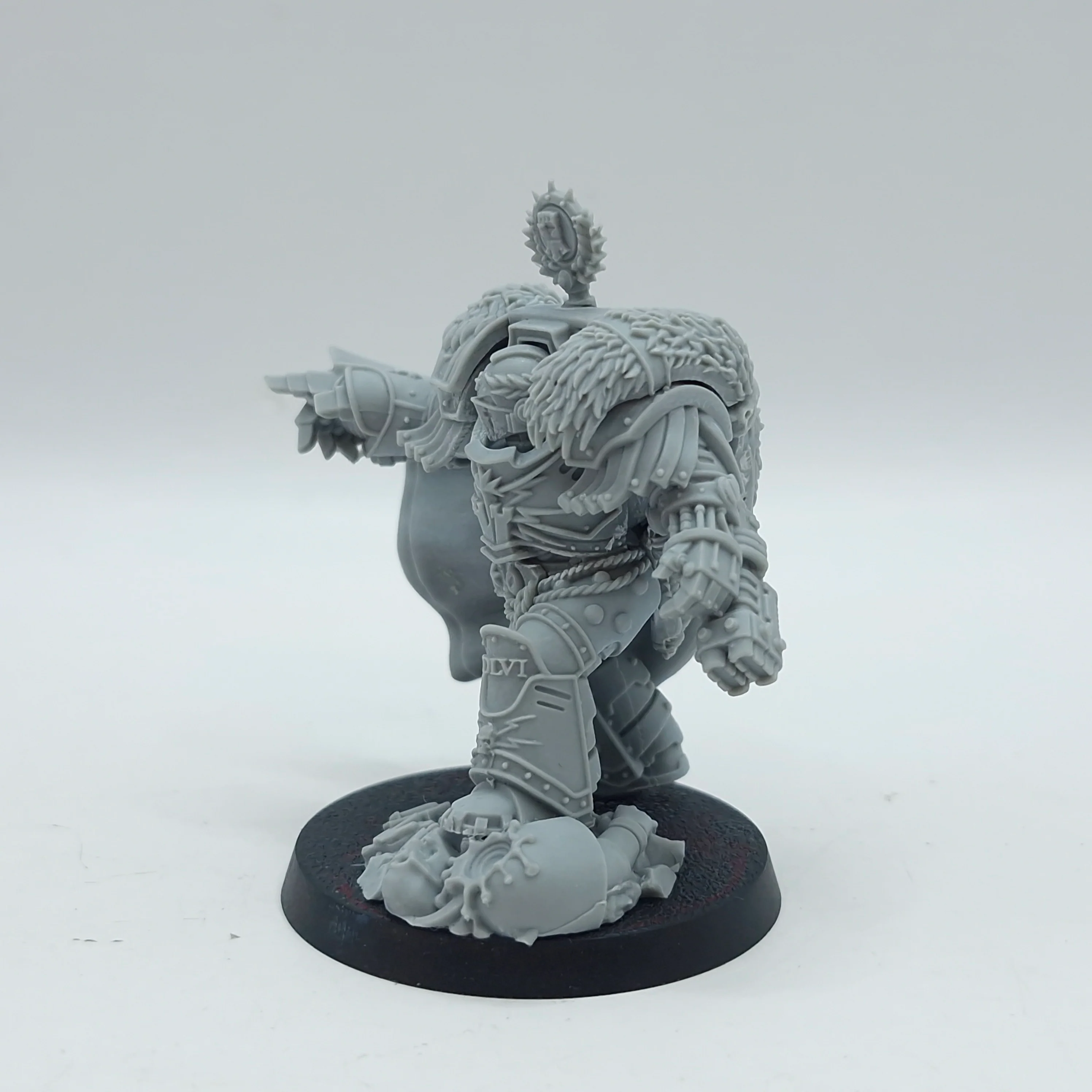 Warhammer Horus Heresy: Space Marines Imperial Fists Lord Castellan Evander Garrius (AH045) - Image 2