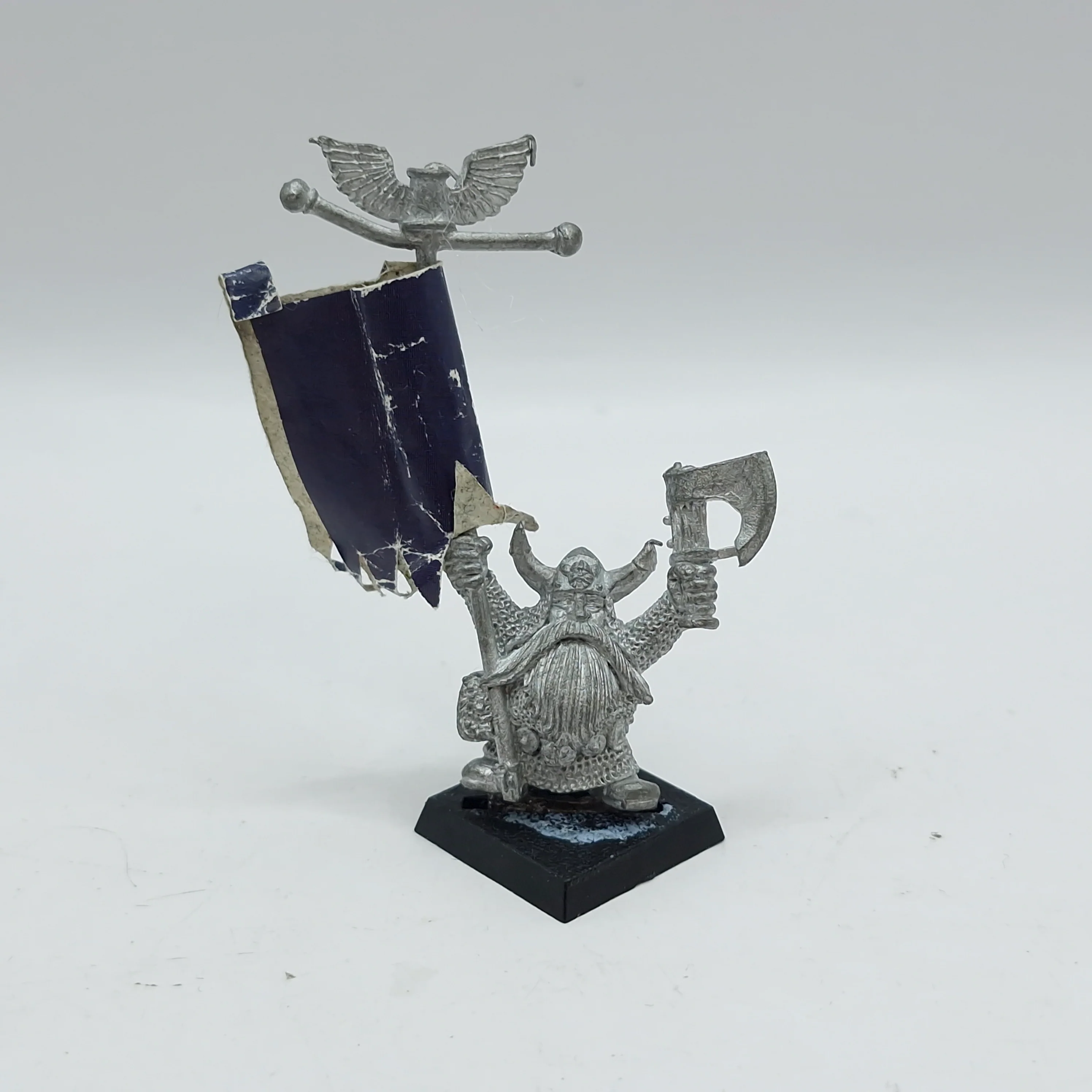 Warhammer The Old World: Metal Dwarf Standard Bearer (AW112)