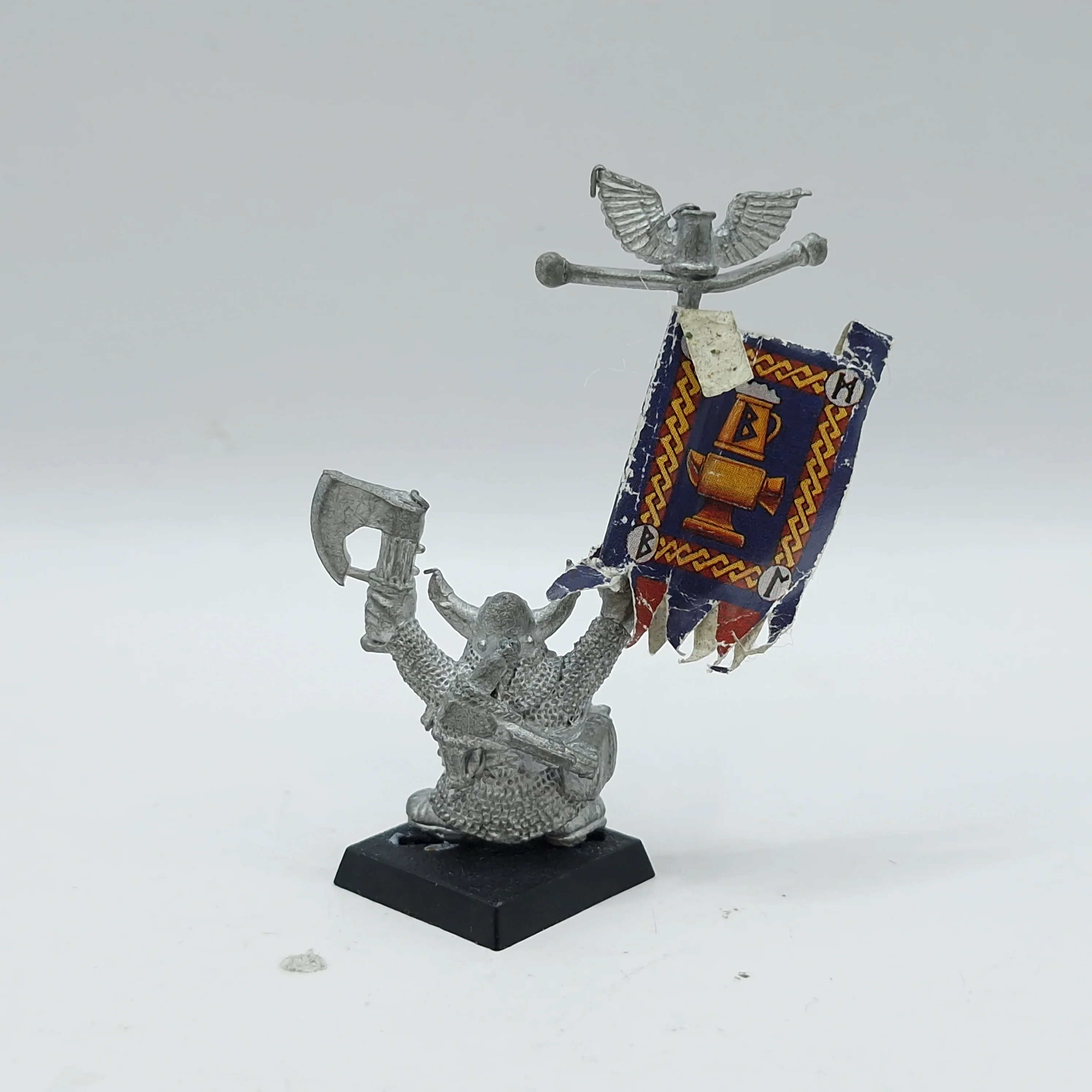 Warhammer The Old World: Metal Dwarf Standard Bearer (AW112) - Image 3