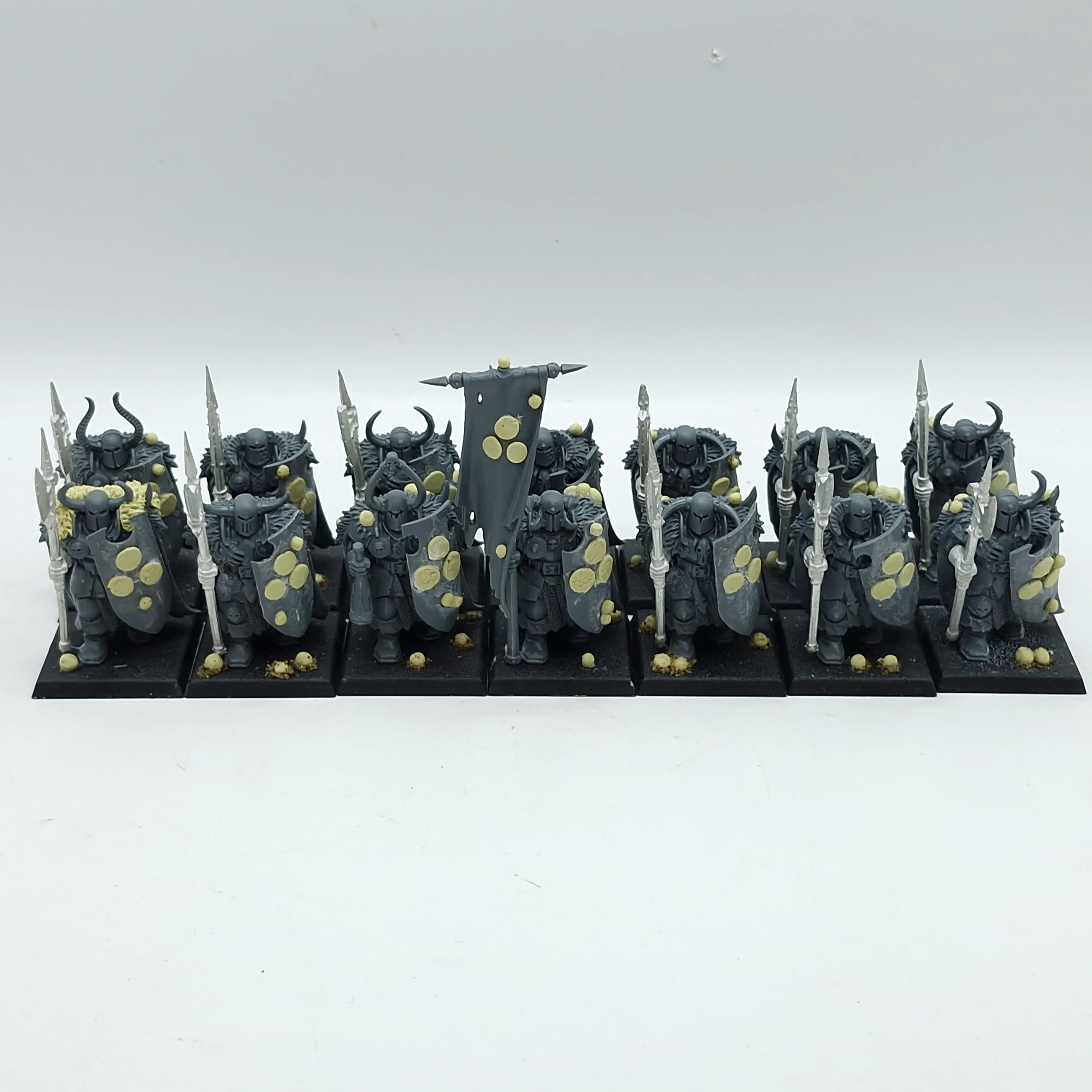 Warhammer The Old World: Warriors of Chaos Chaos Warriors with Halberds (BA176)