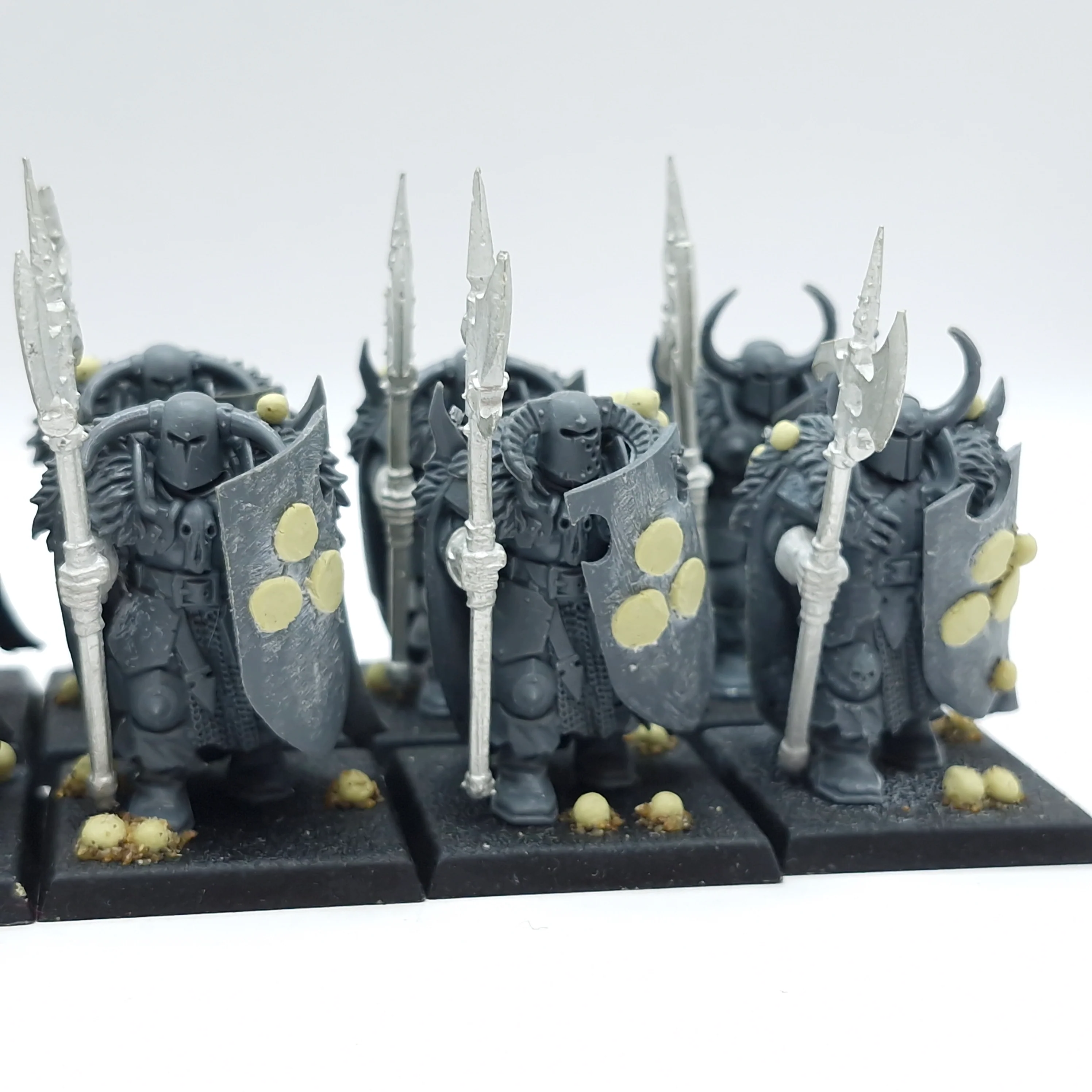 Warhammer The Old World: Warriors of Chaos Chaos Warriors with Halberds (BA176) - Image 4