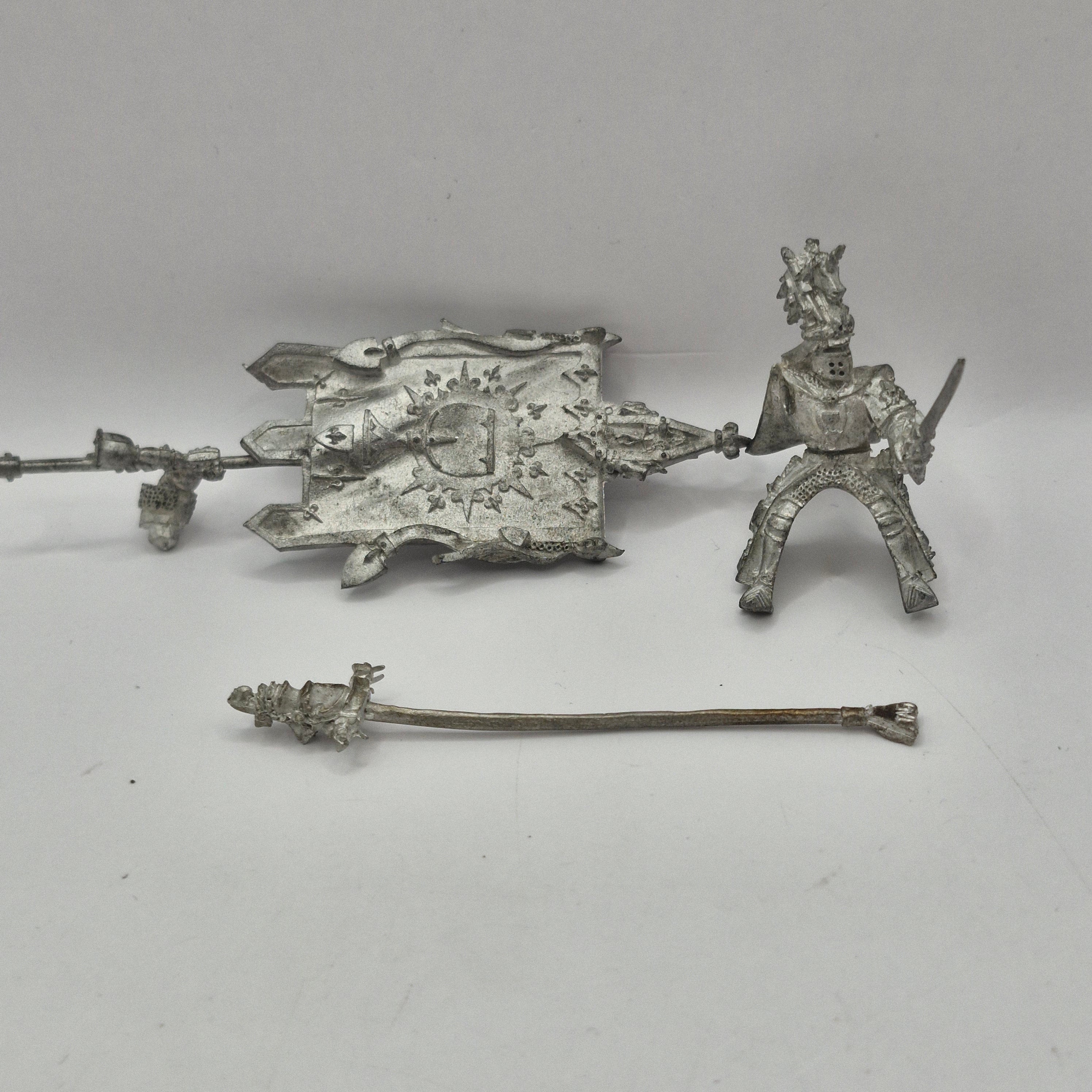 Warhammer the Old World Brettonian Grail Knight Standard Bearer AE205