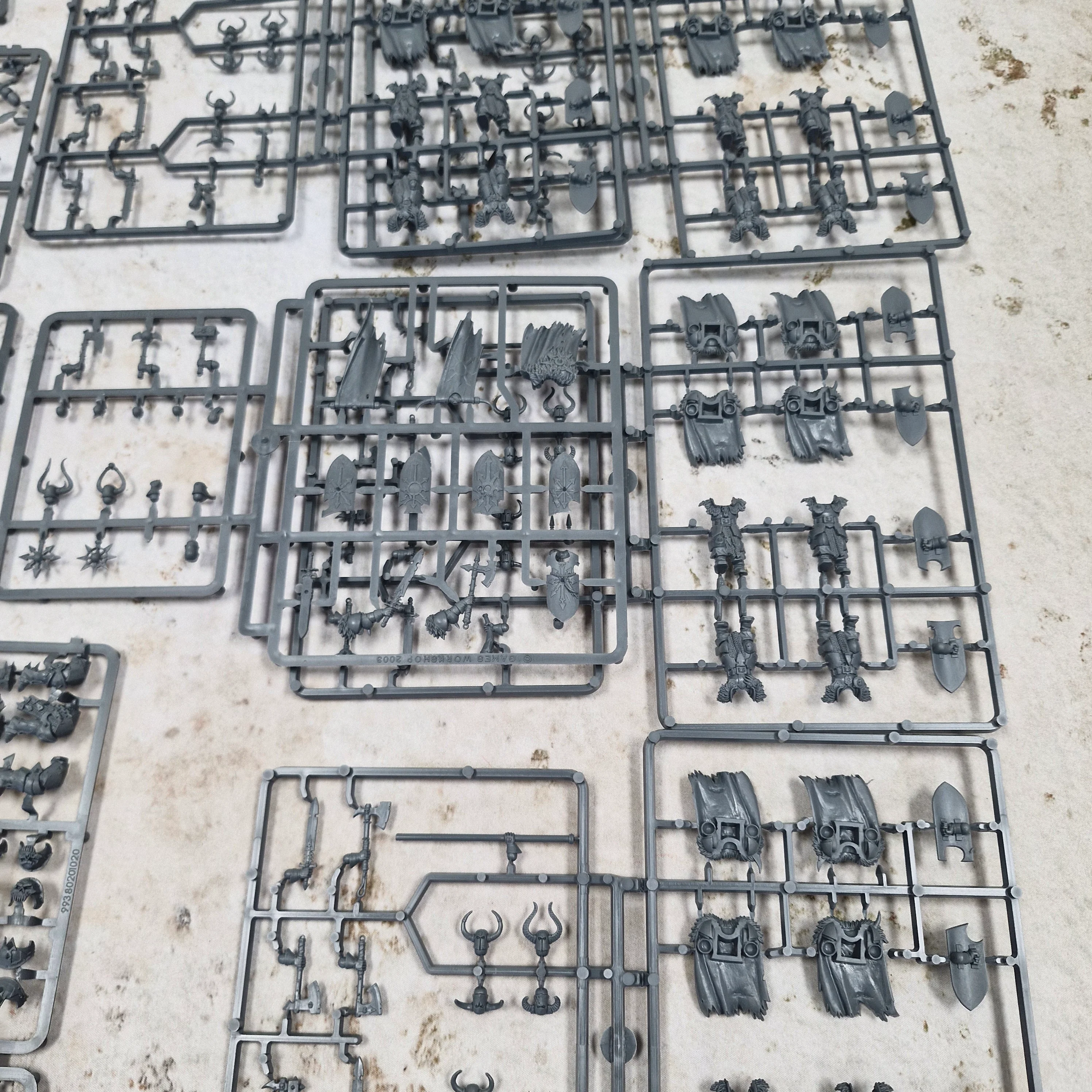 Warhammer the Old World Warriors of Chaos Batallion - Incomplete AV338 - Image 4